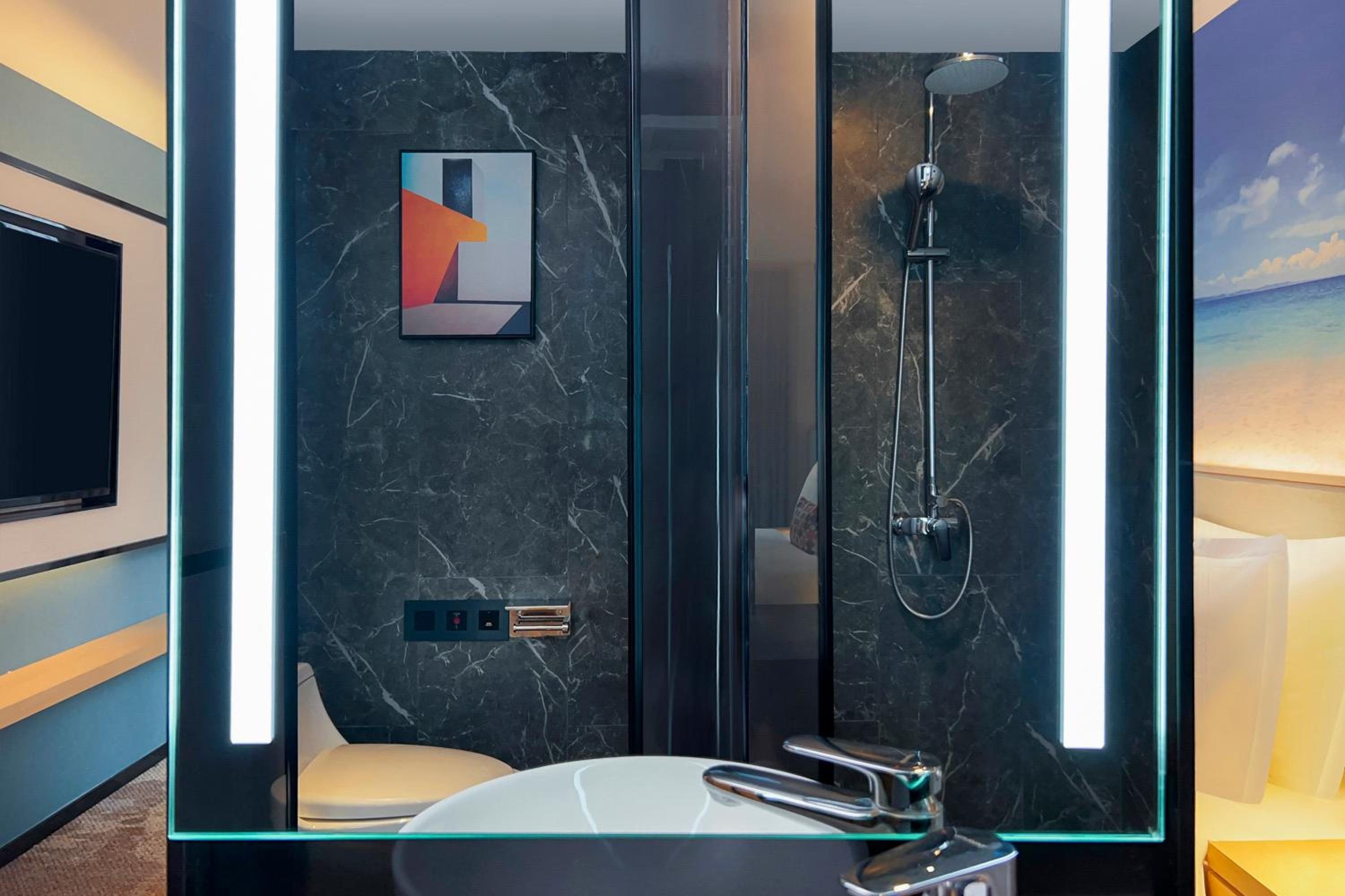 Executive Suite - Photo 5