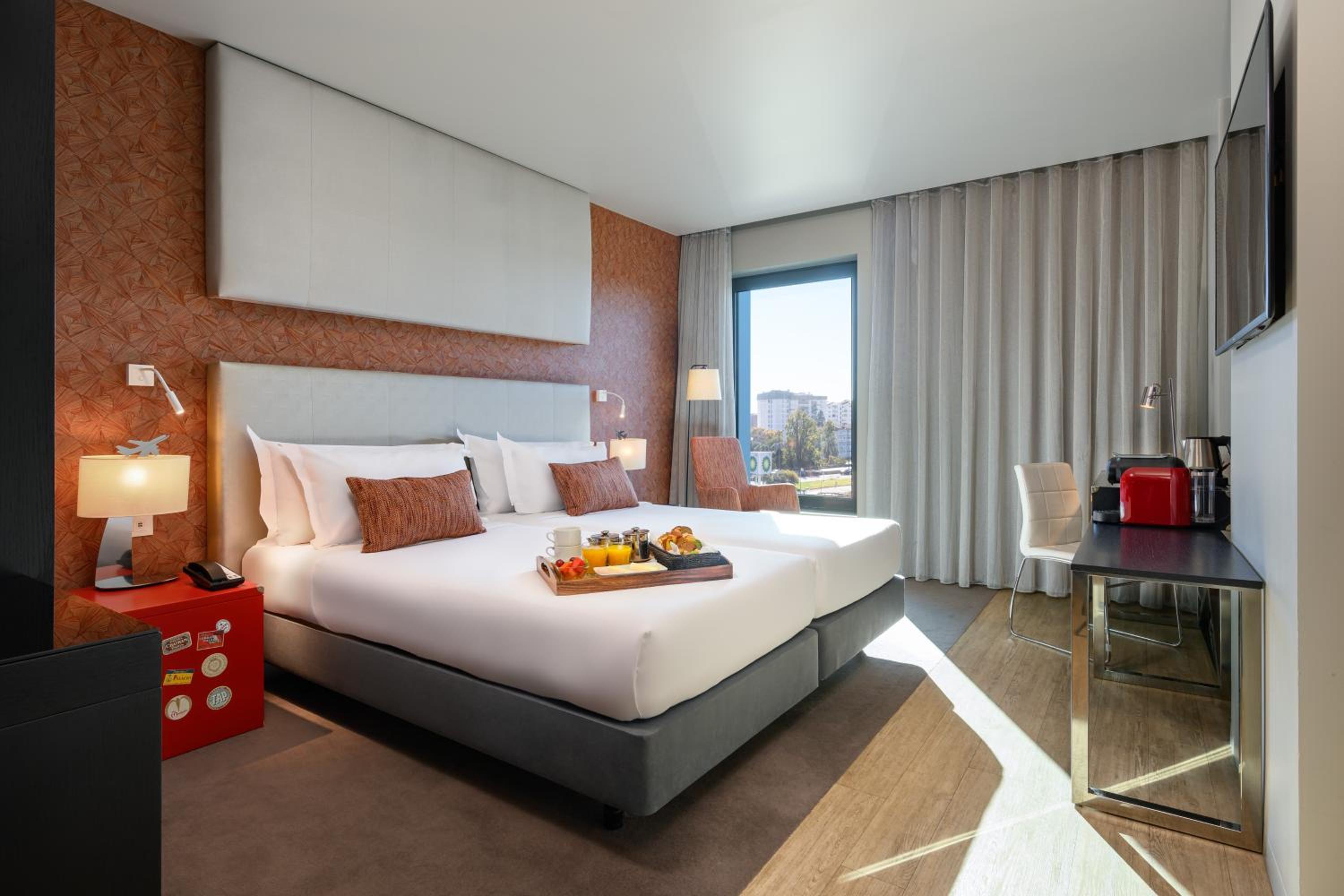 Classic Double Or Twin Room With City View