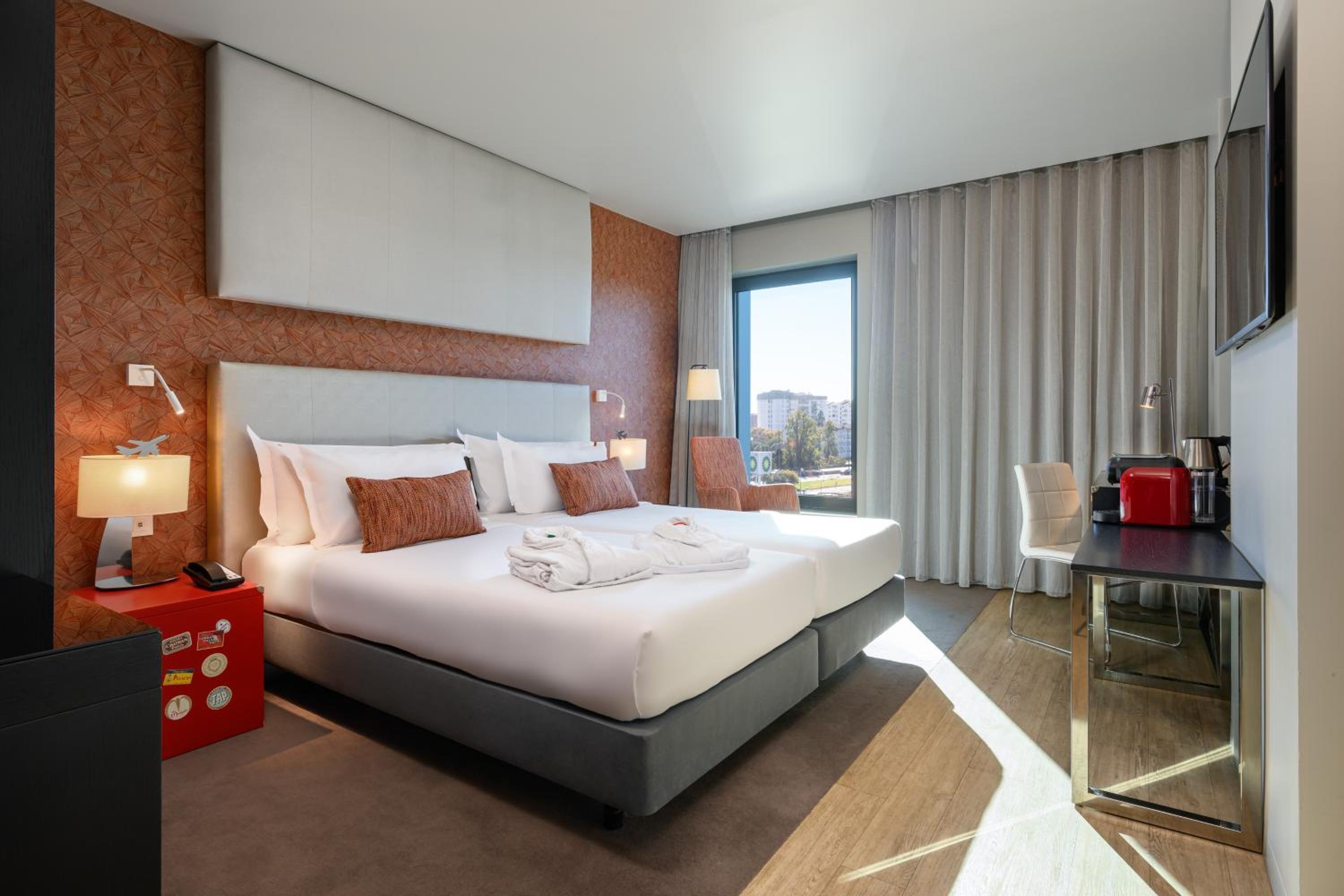 Classic Double Or Twin Room With City View
