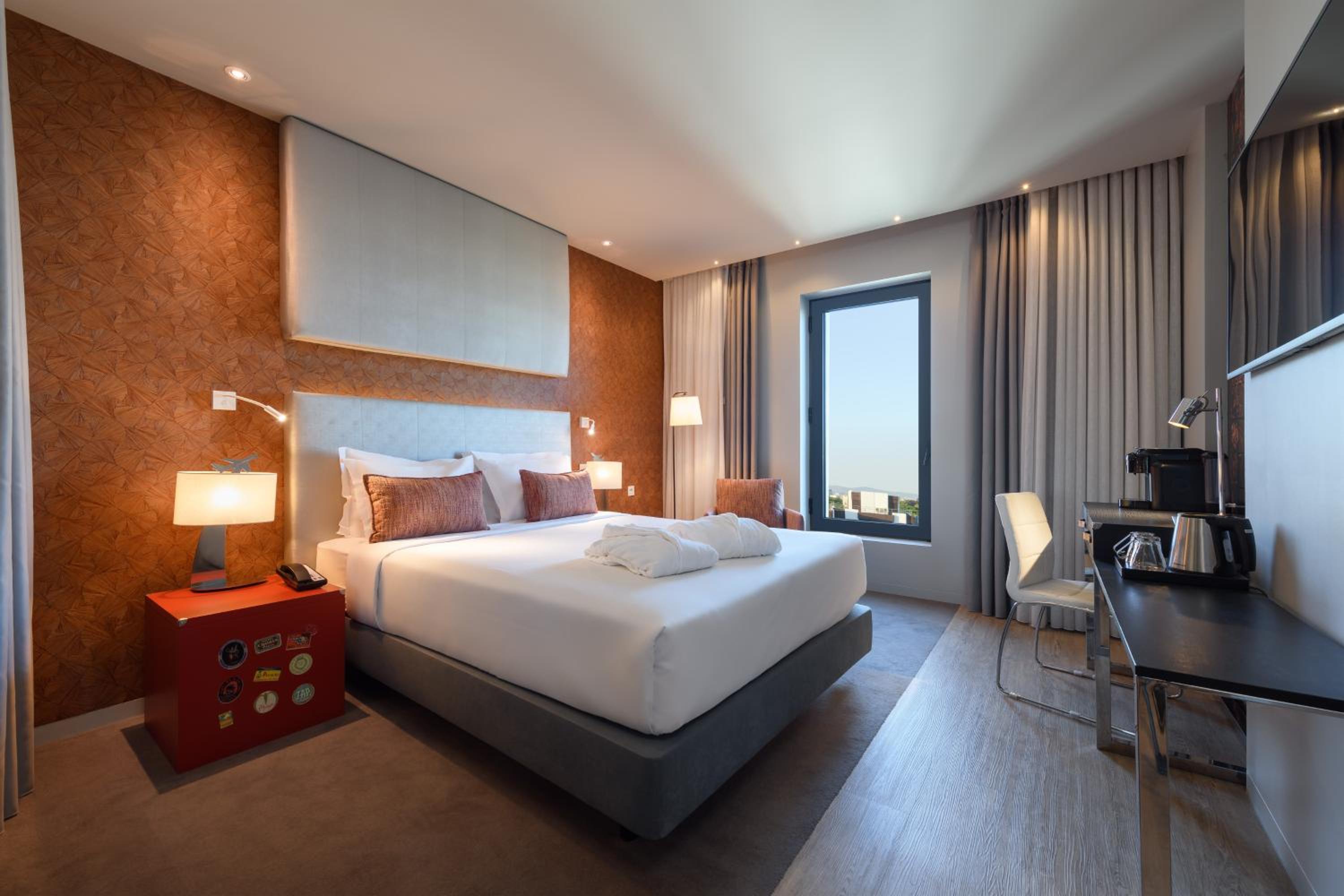 Premium Double Room thumbnail 5