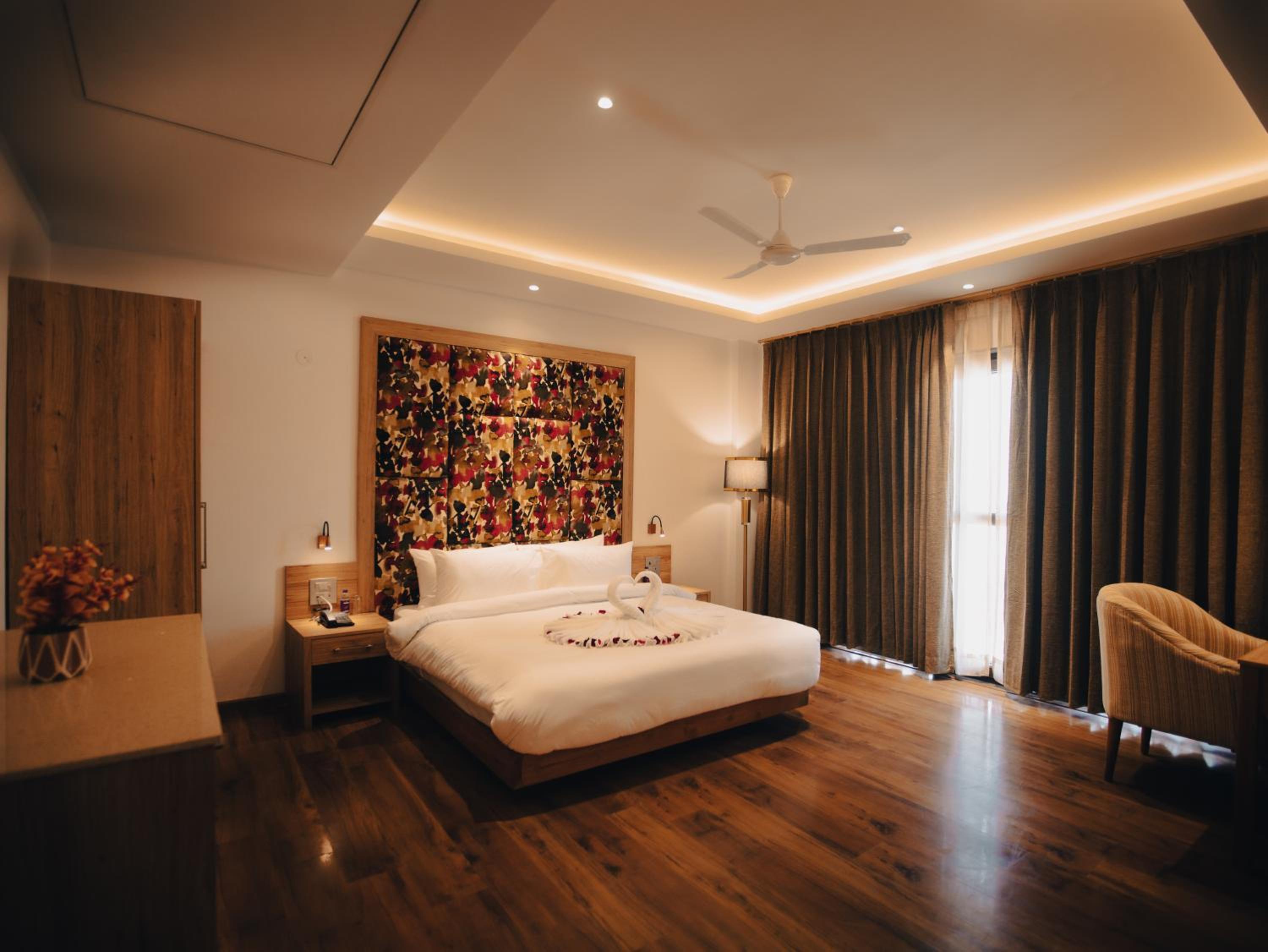 Suite with Balcony - Photo 6