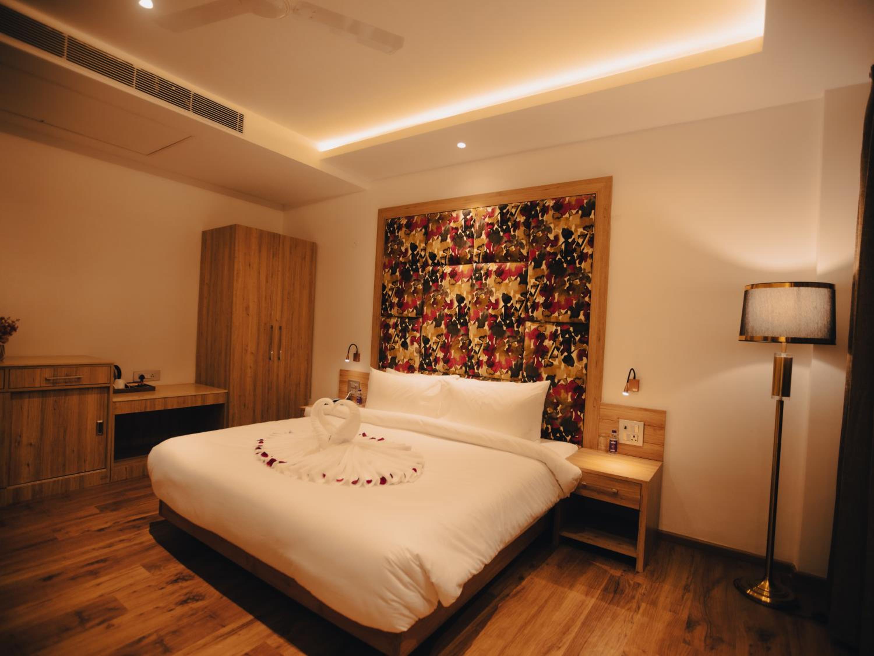 Suite with Balcony - Photo 4