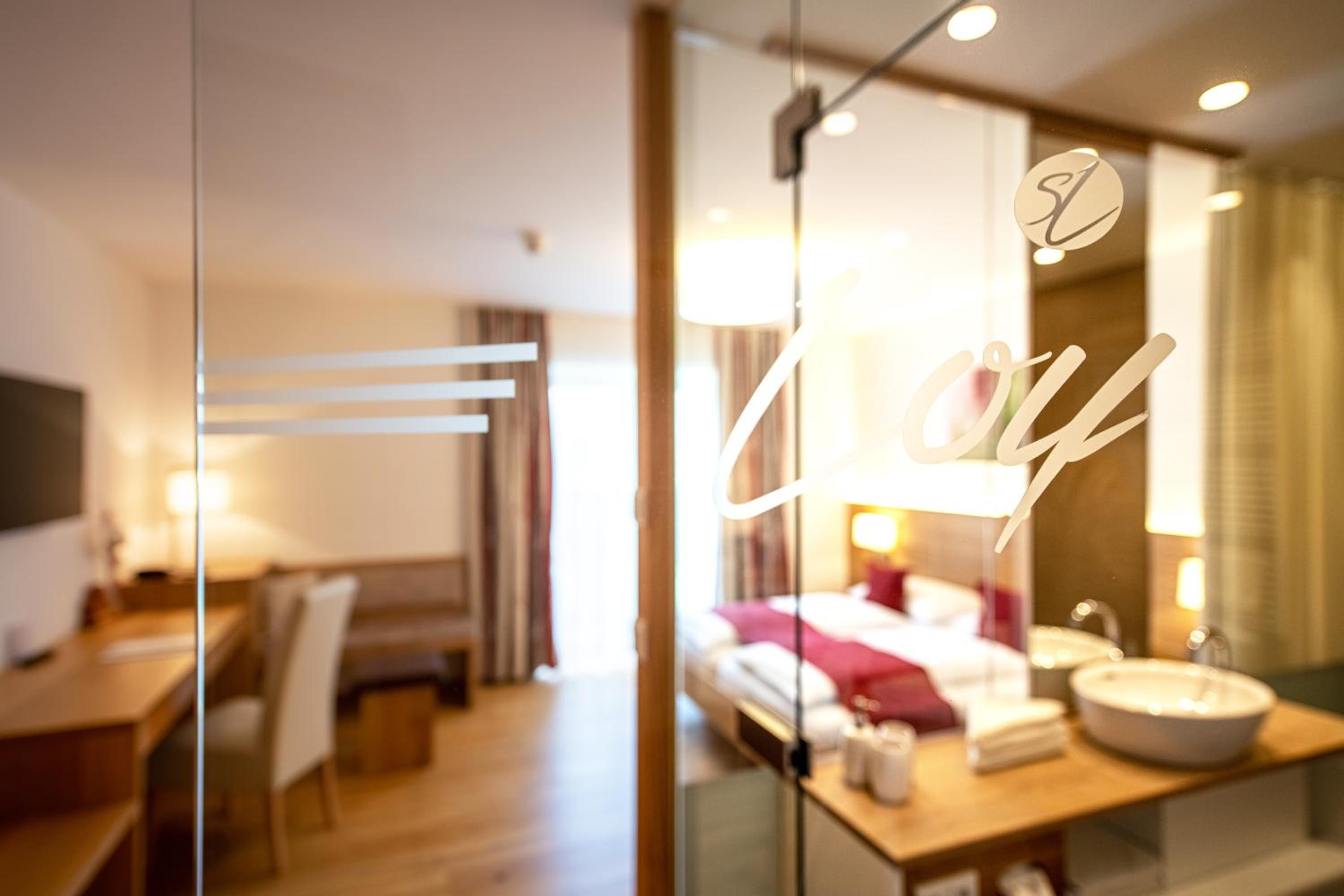 Double Room with Balcony and Mountain View - Photo 7