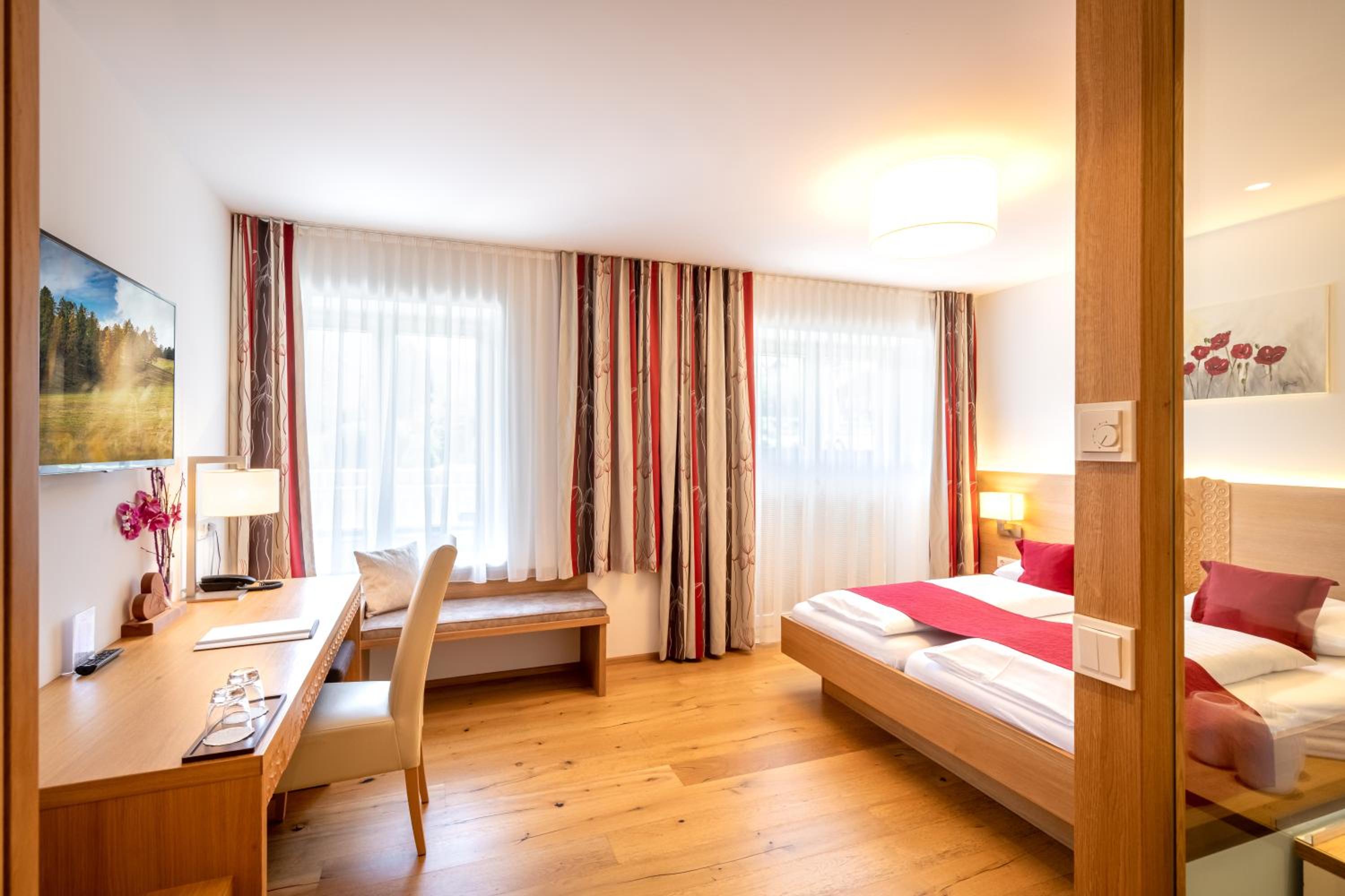 Double Room with Balcony and Mountain View - Photo 8