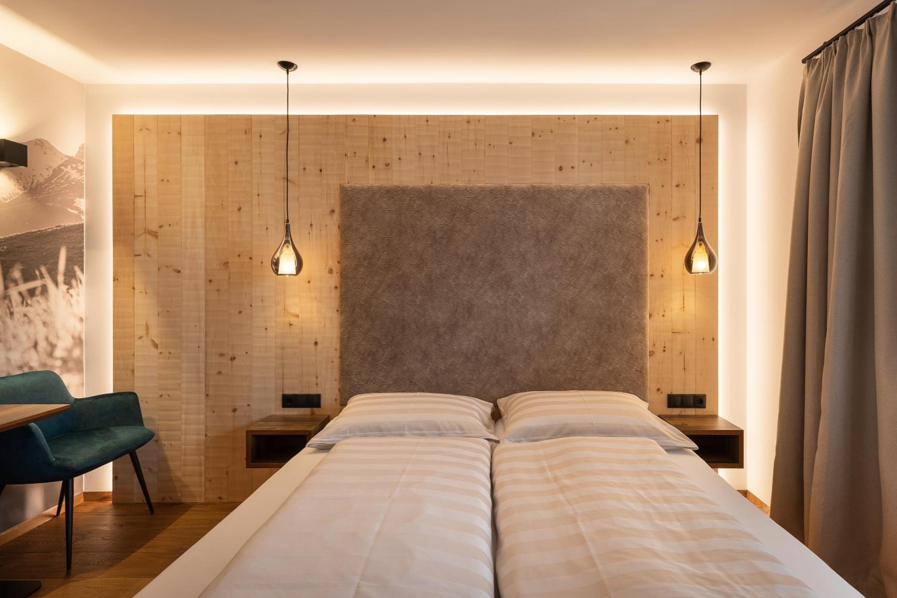 Deluxe Double Room with Balcony - Photo 2