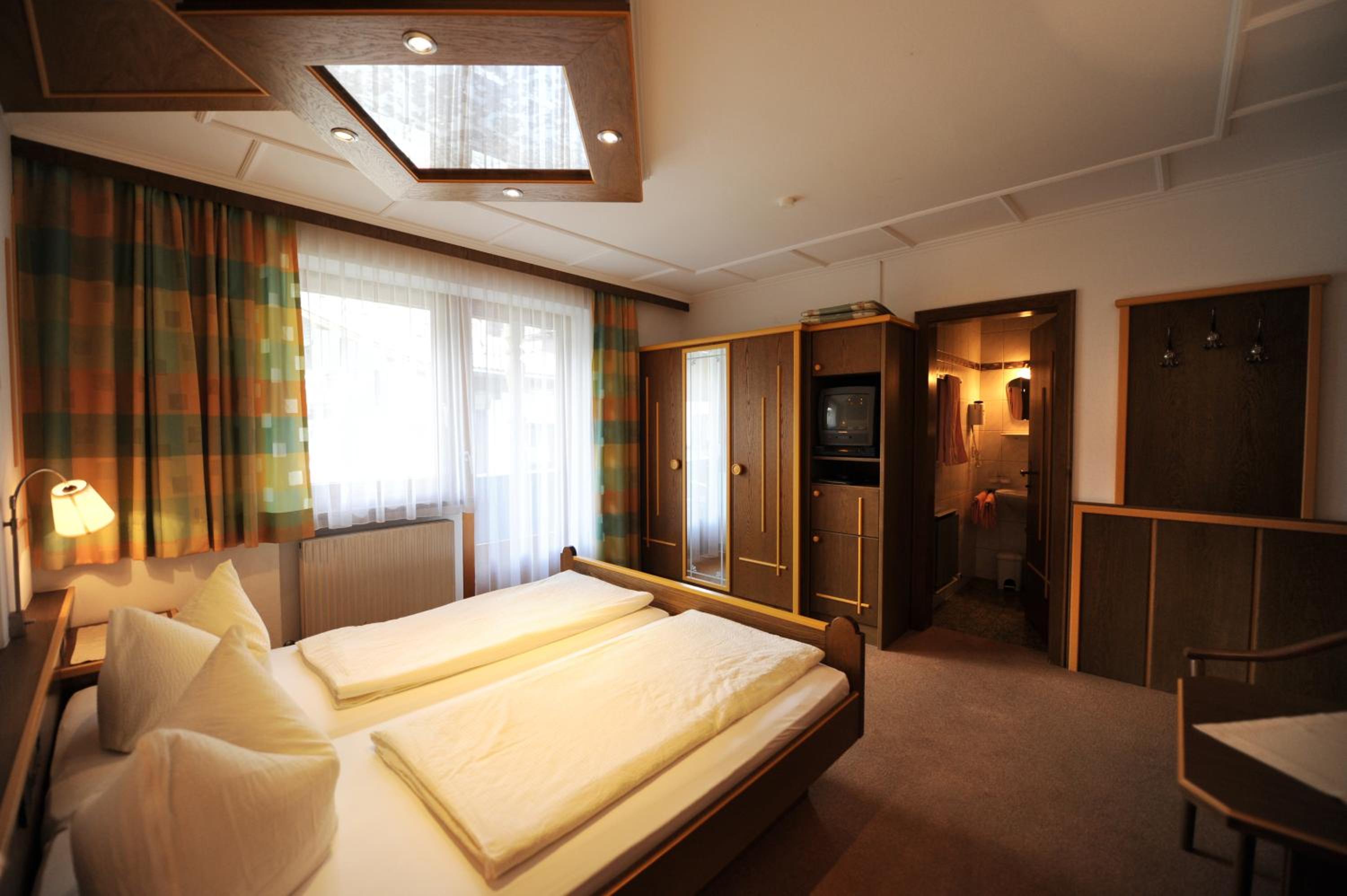 Double Room with Balcony - Photo 1