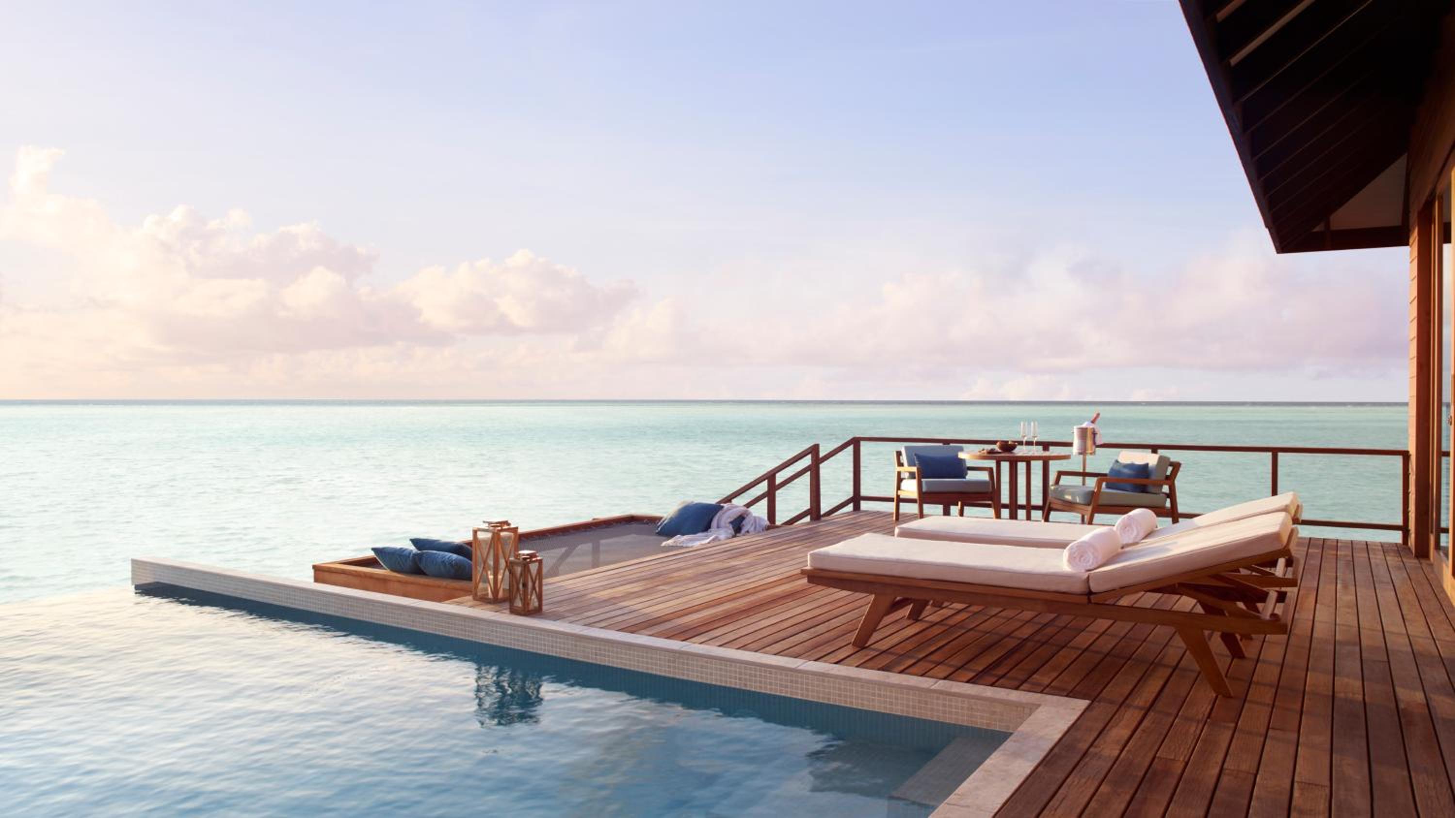 Deluxe Over Water Pool Villa - Photo 6