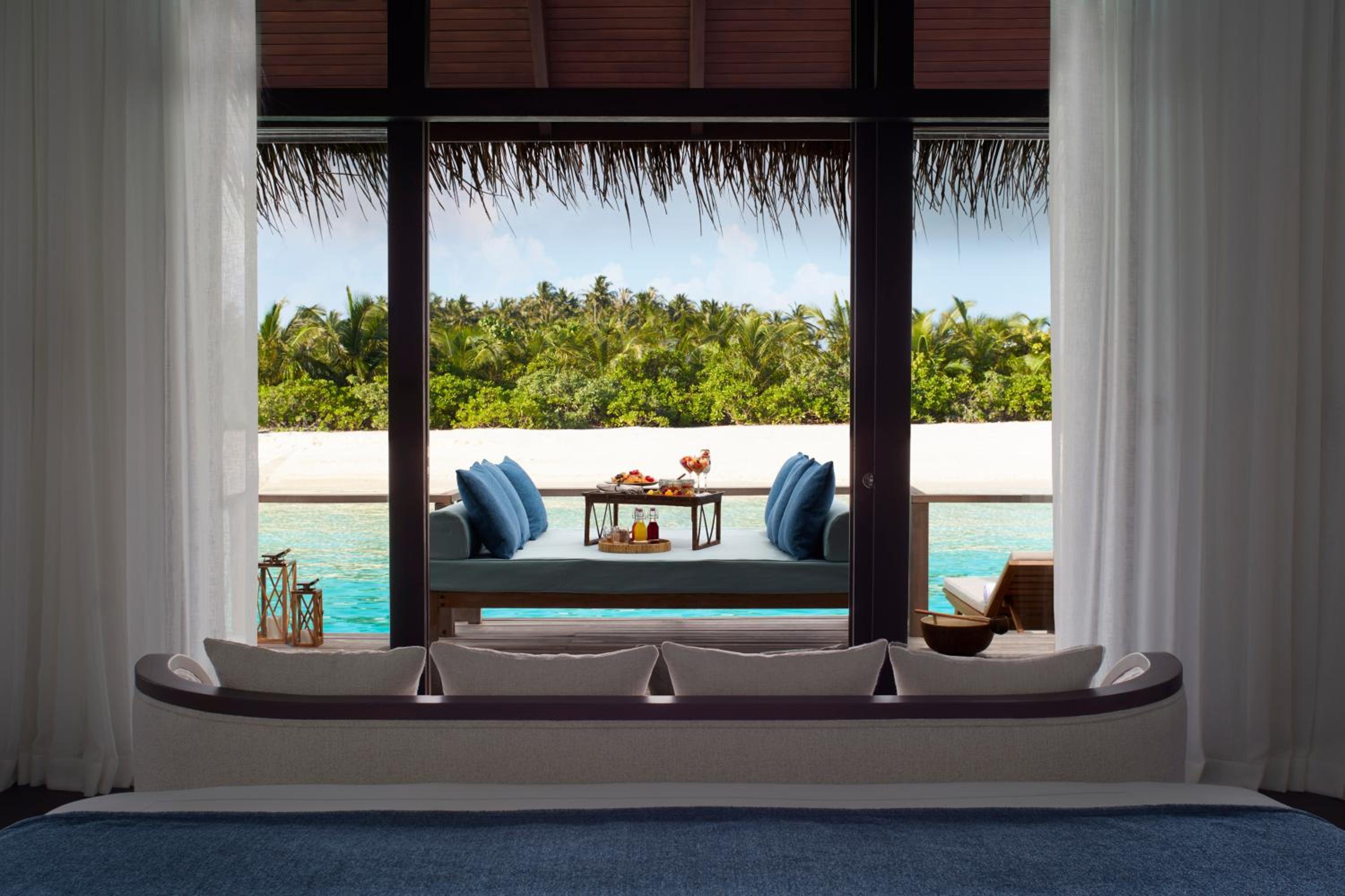 Deluxe Over Water Villa - Photo 5