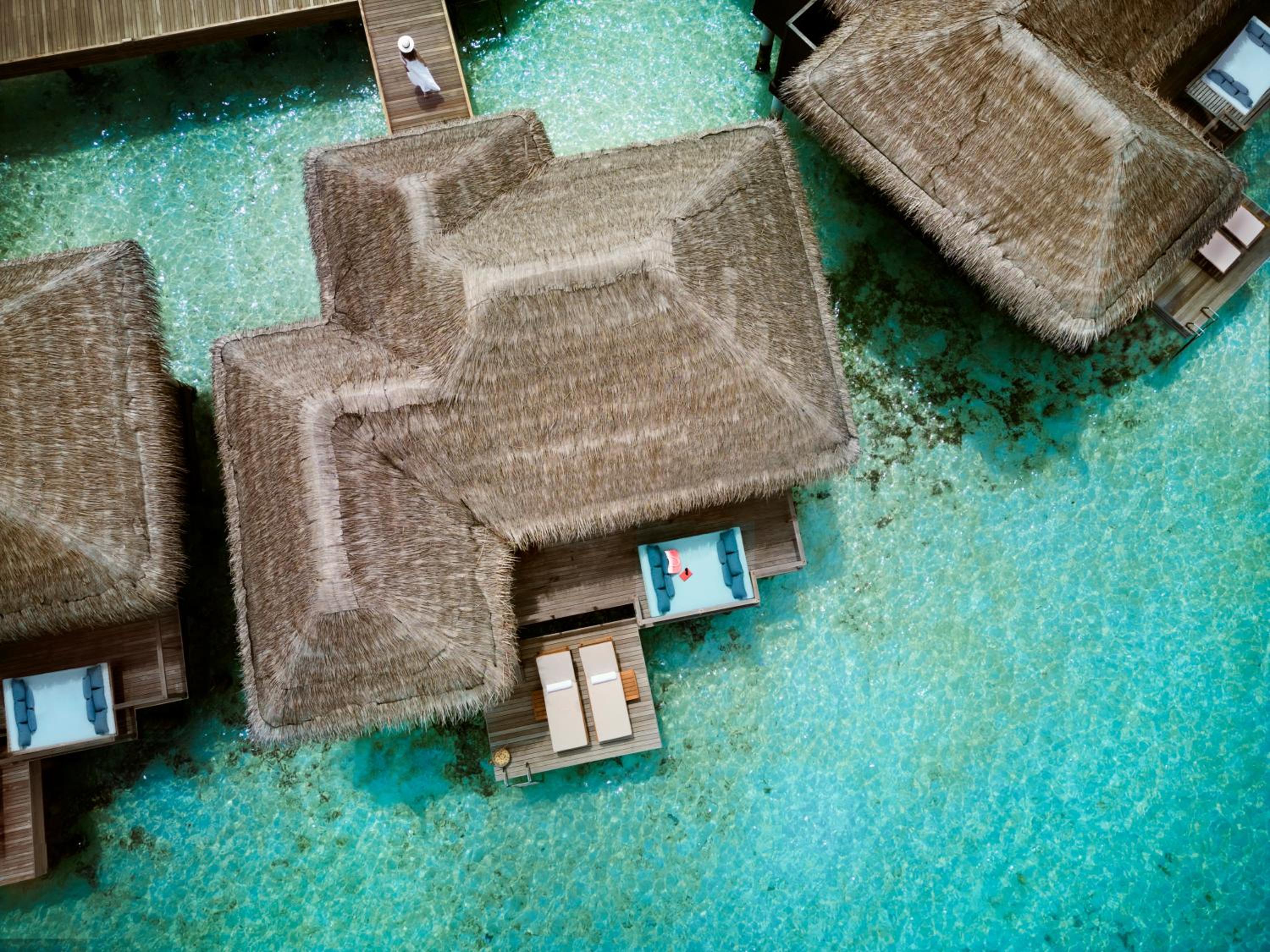 Deluxe Over Water Villa - Photo 6