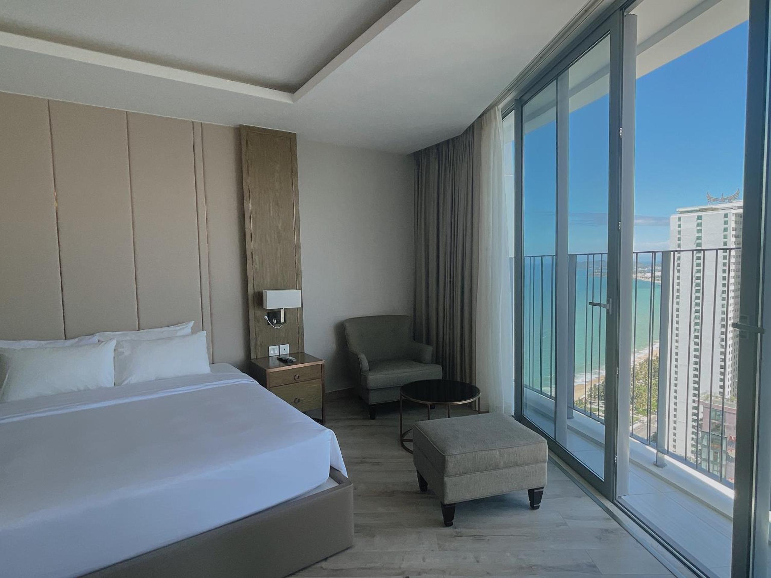 Superior King Suite