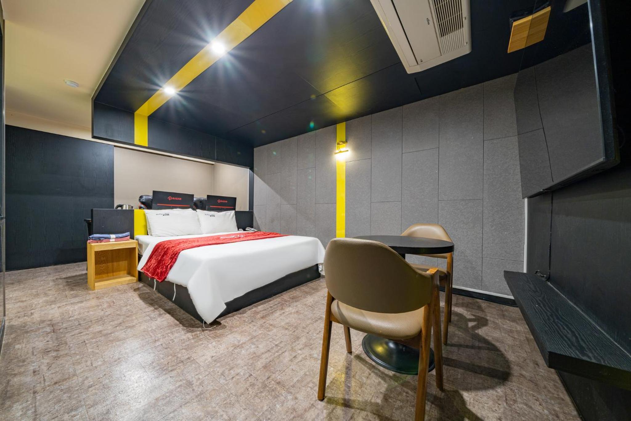Deluxe Double Room with Bath photo 2
