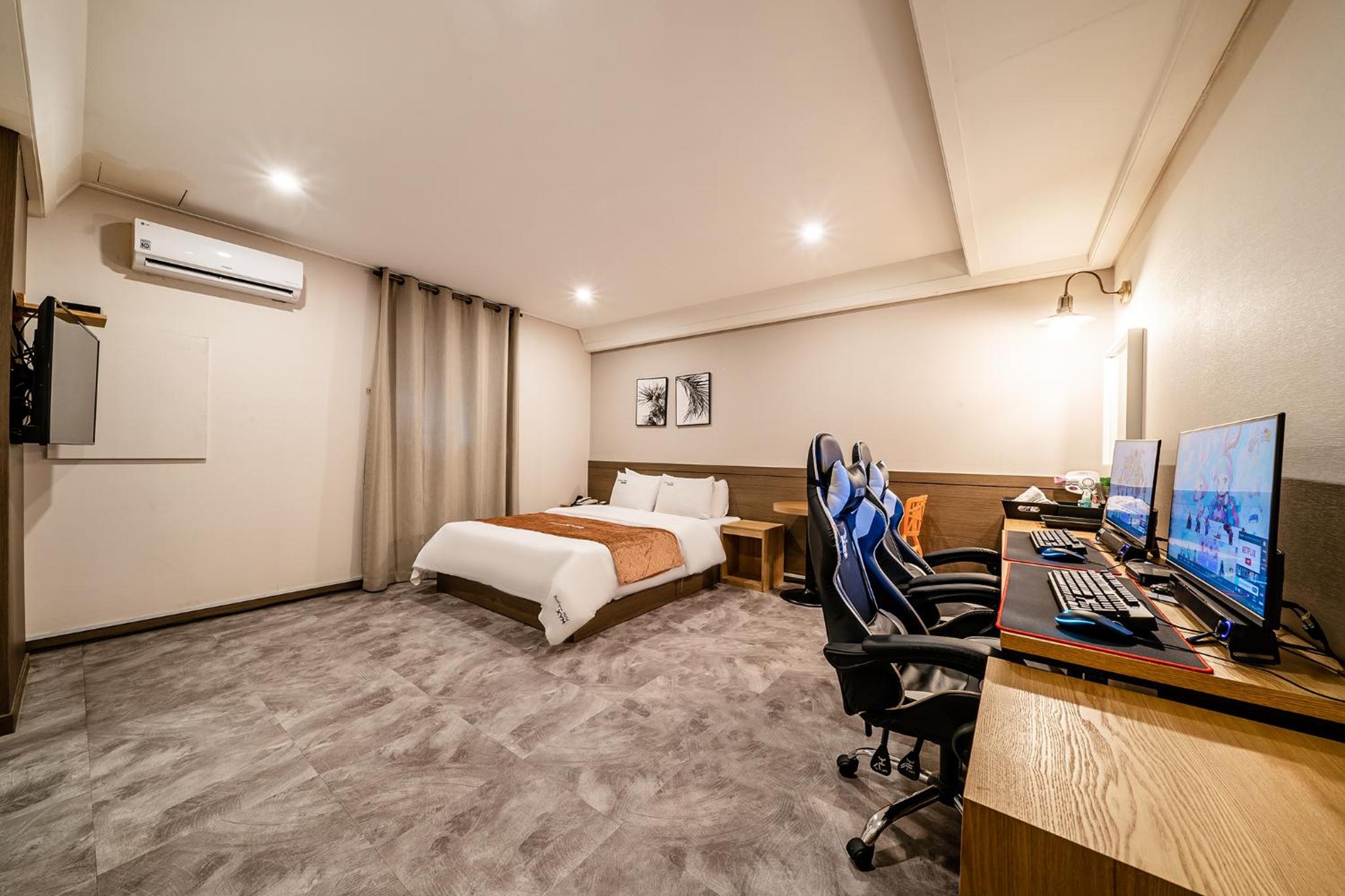 Standard Double Room - Photo 8