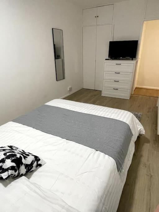 Two-Bedroom Apartment photo 2