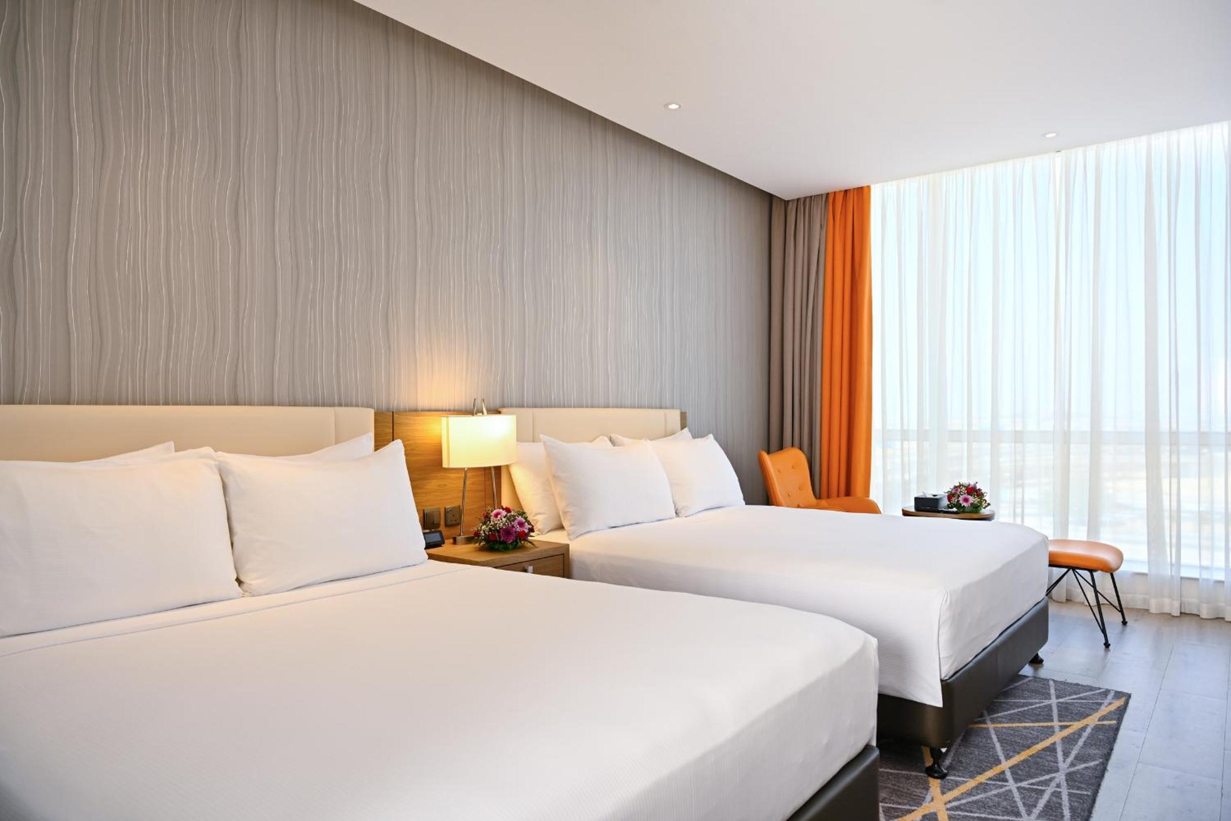 Standard Queen Room with Two Queen Beds - Photo 3