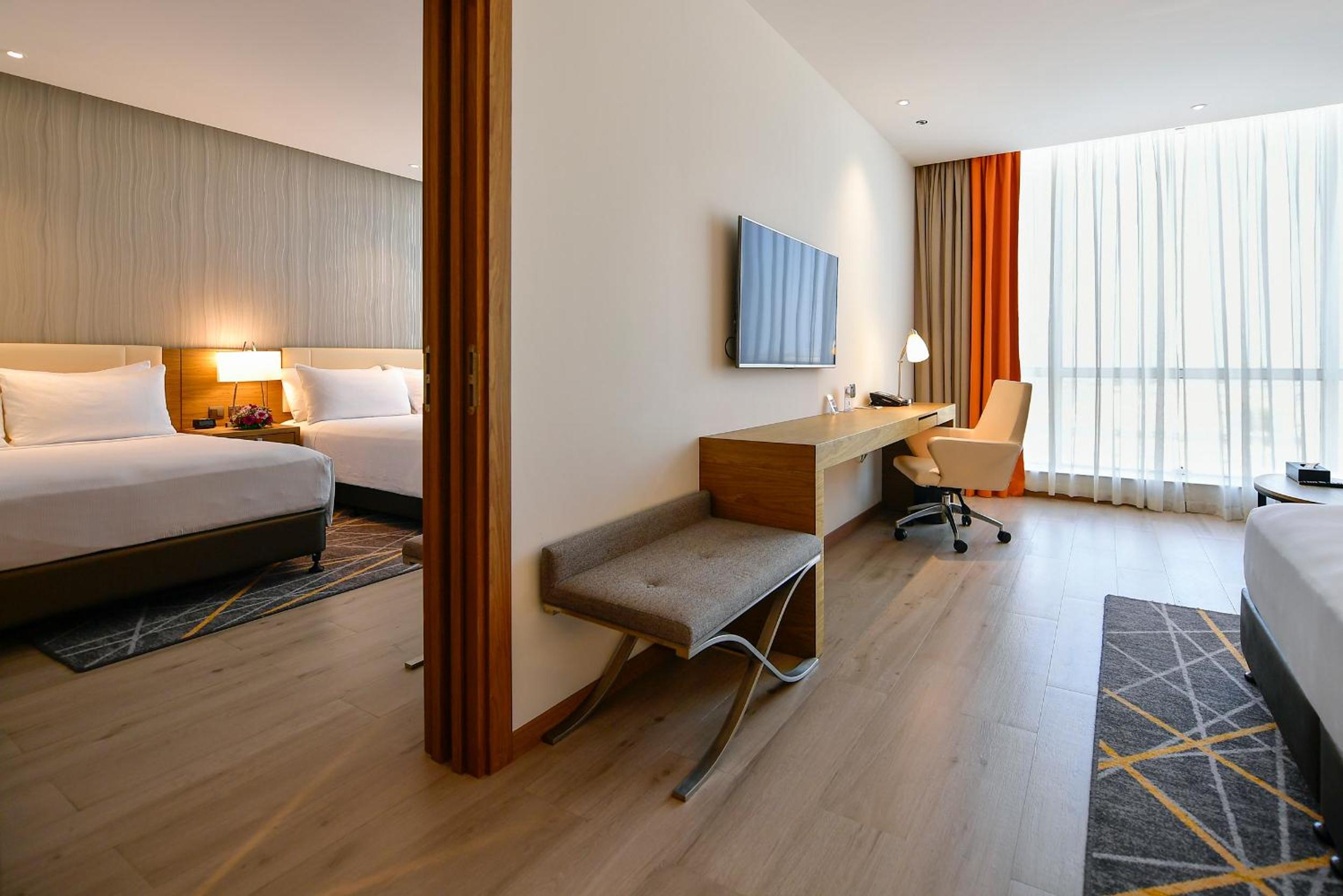 Standard Queen Room with Two Queen Beds - Photo 5