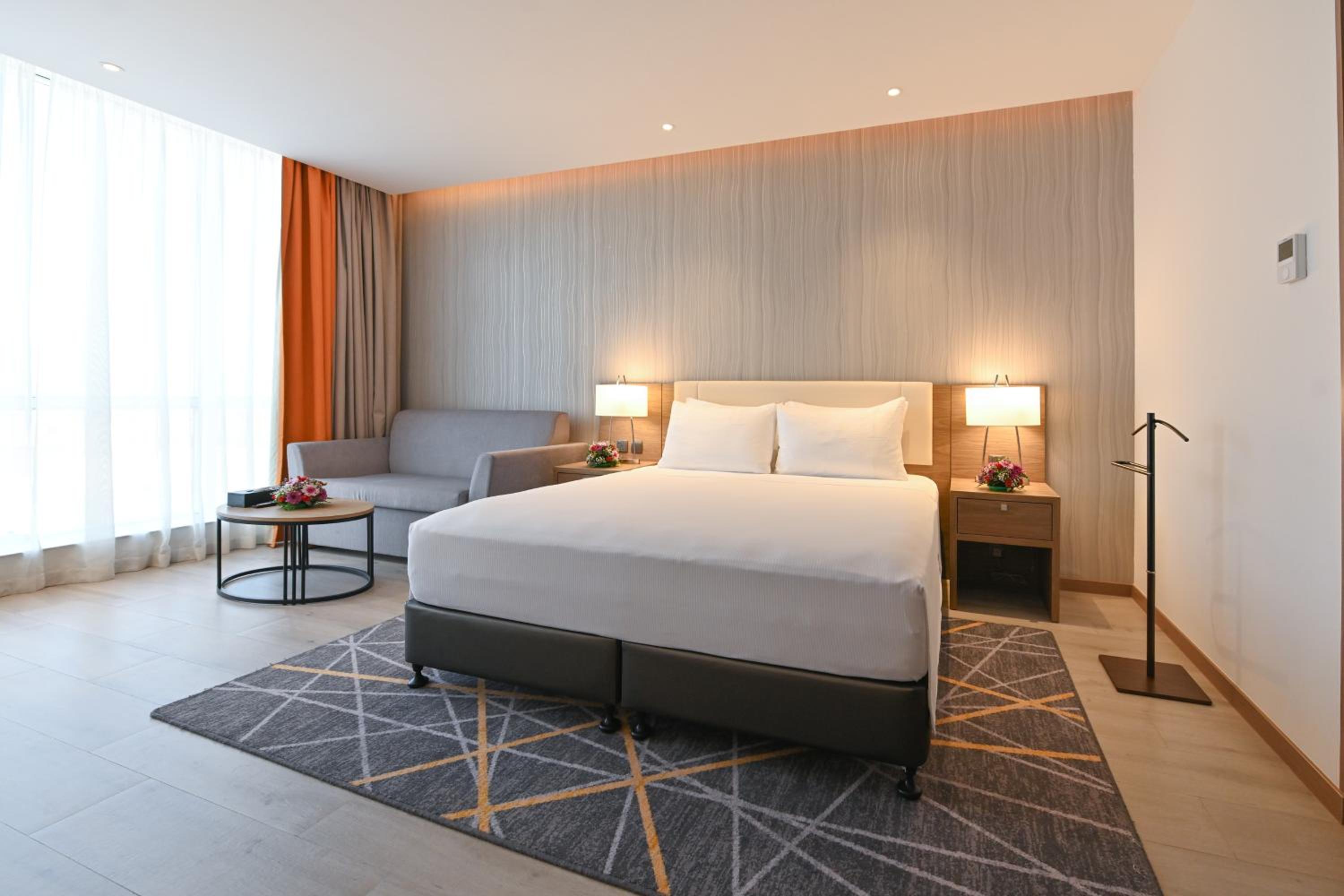 Standard King Room - Photo 6