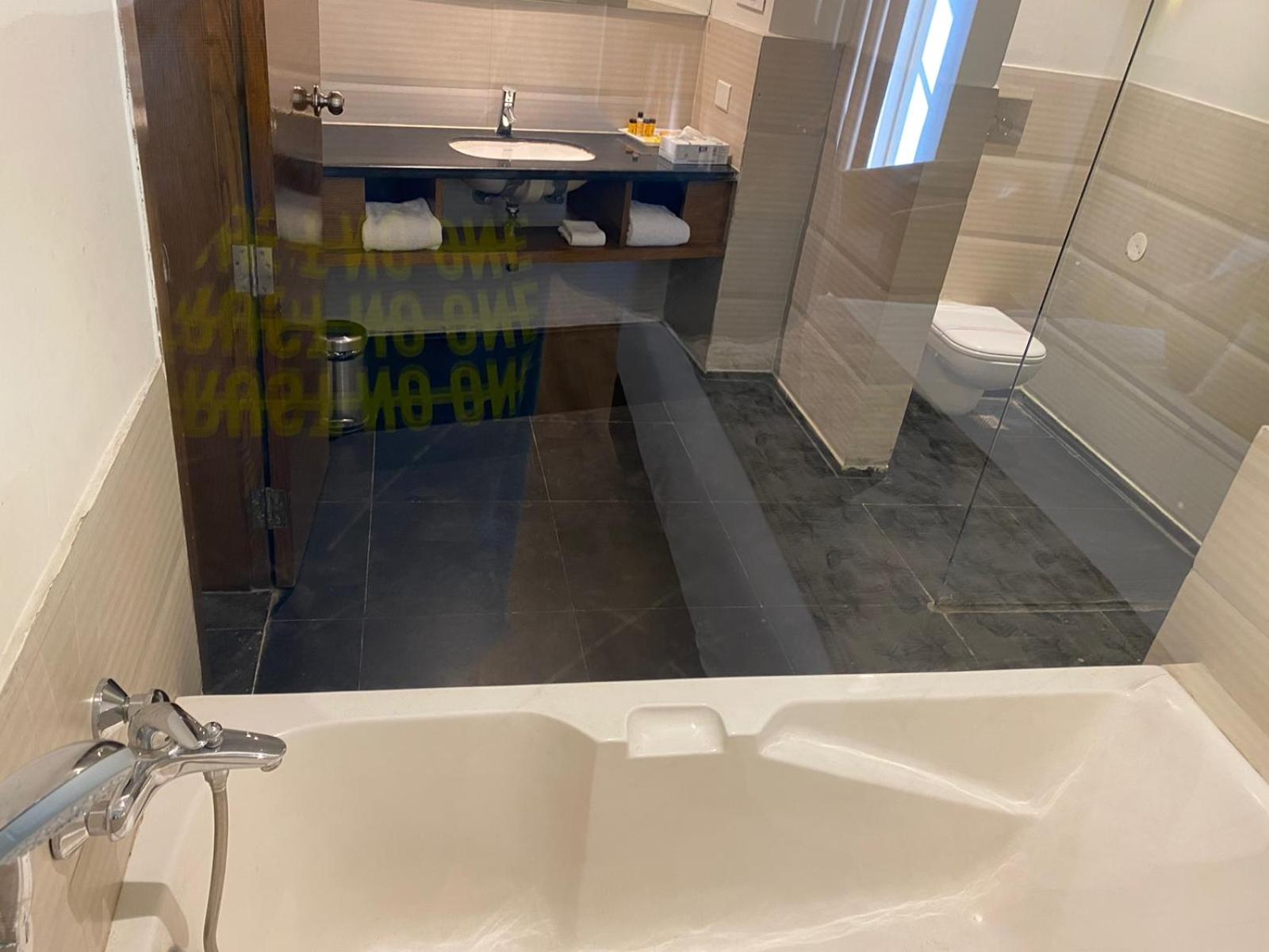 Deluxe Double Room with Bath - Photo 8