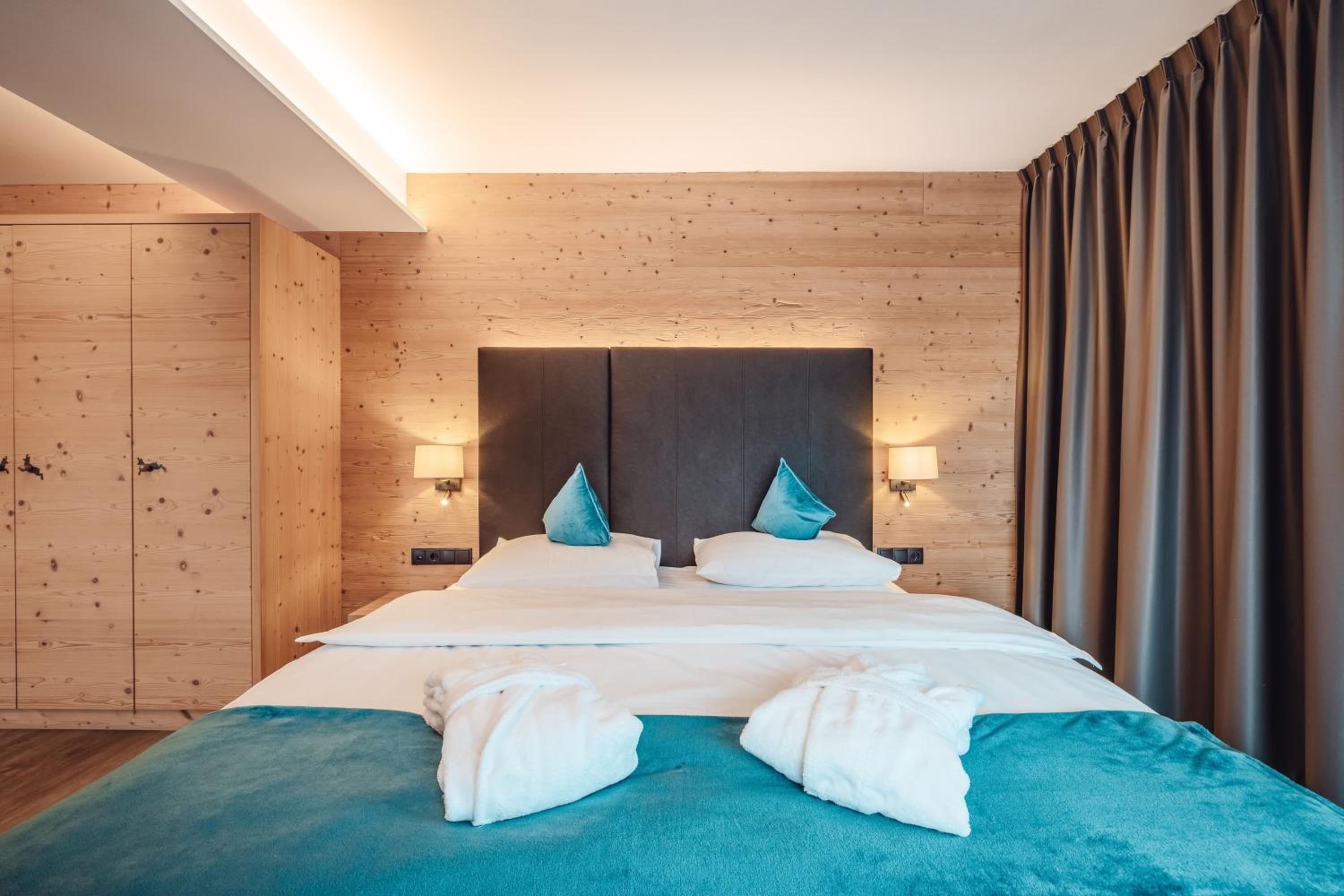 King Room with Balcony - Photo 2