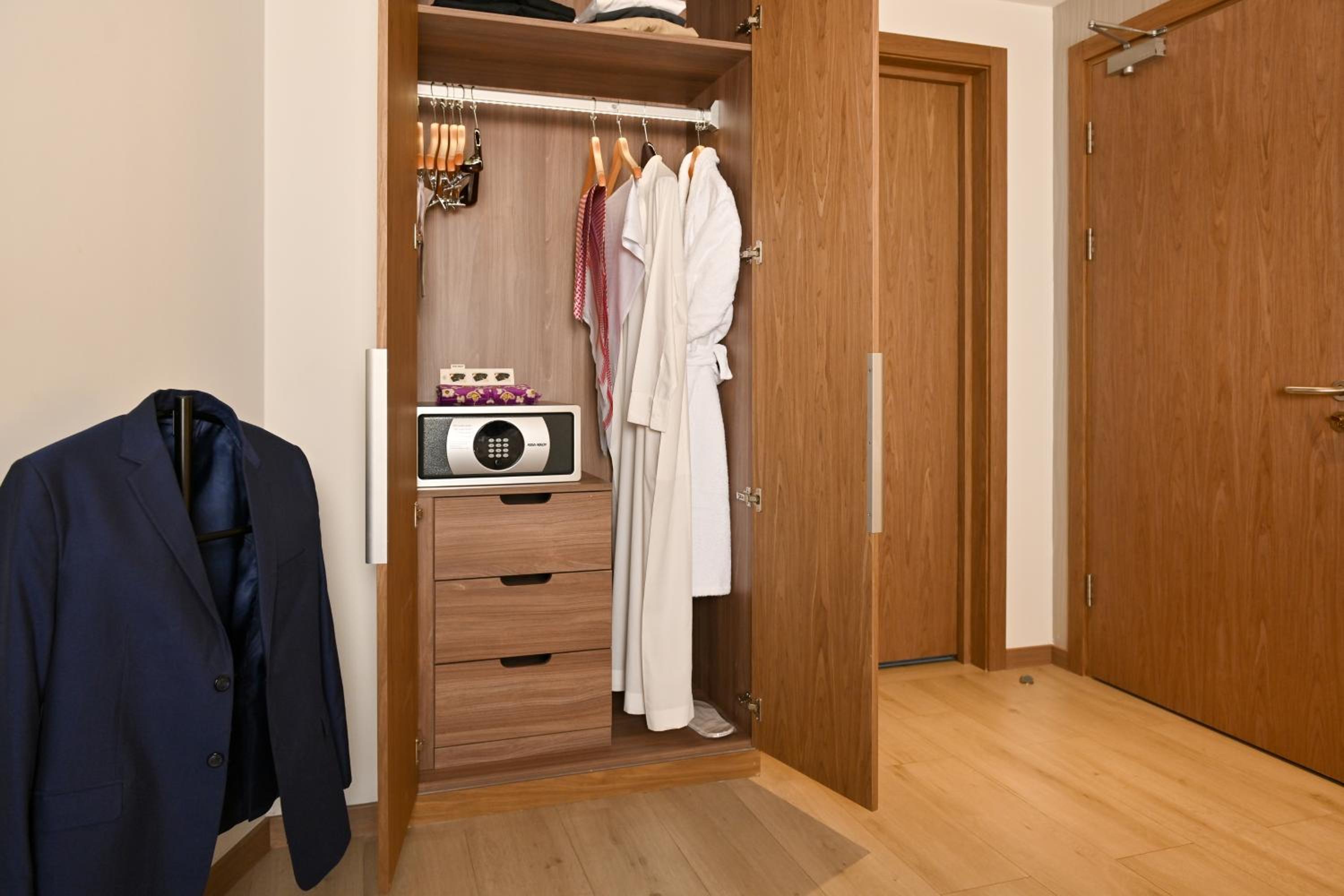 Deluxe Double Room - Photo 4