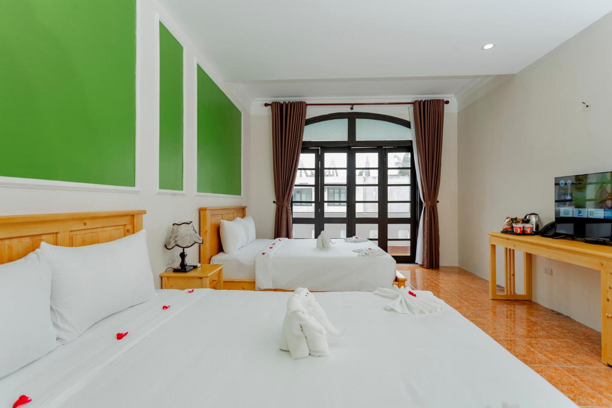 Family Room ( 4 Adults + 1 child ) free early check in - Photo 2