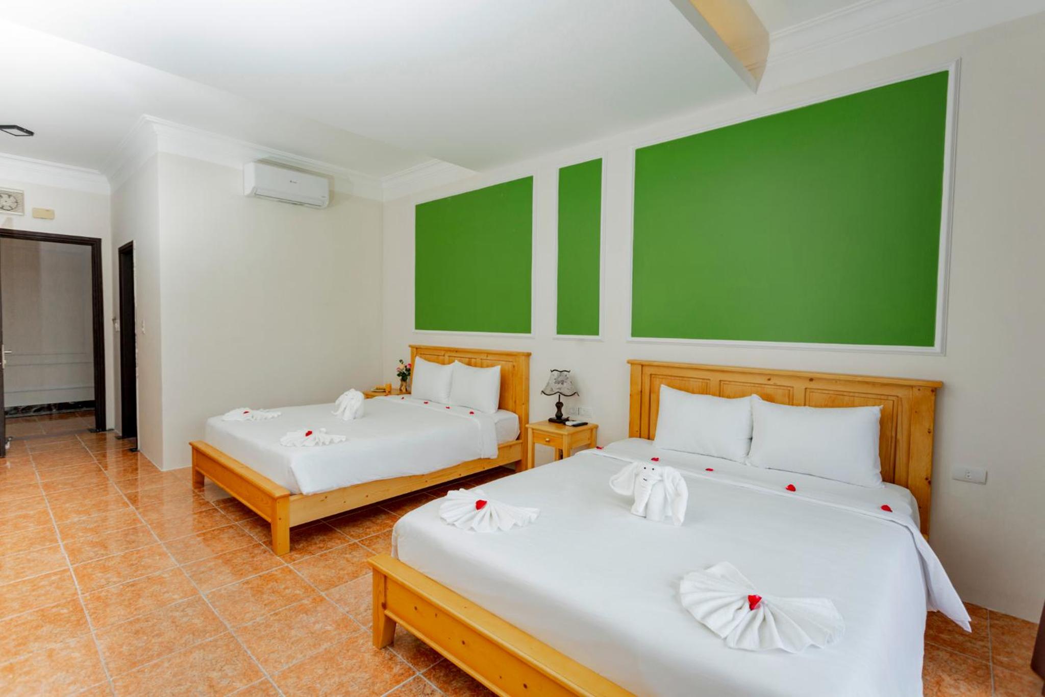 Family Room ( 4 Adults + 1 child ) free early check in - Photo 3