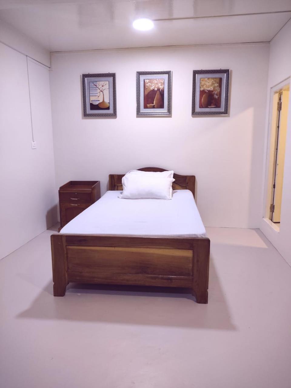 Double or Twin Room - Photo 4