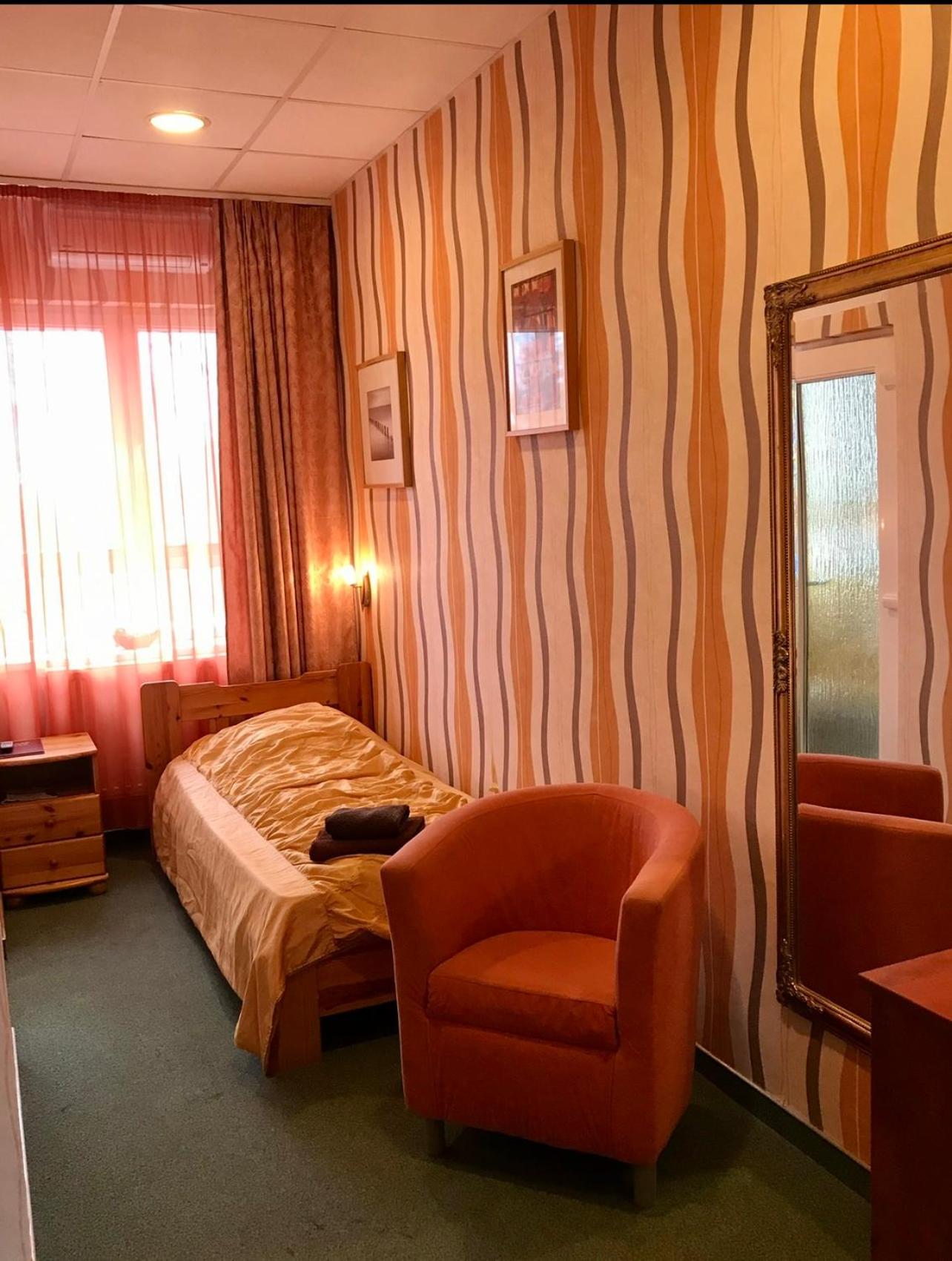 Single Room photo 3