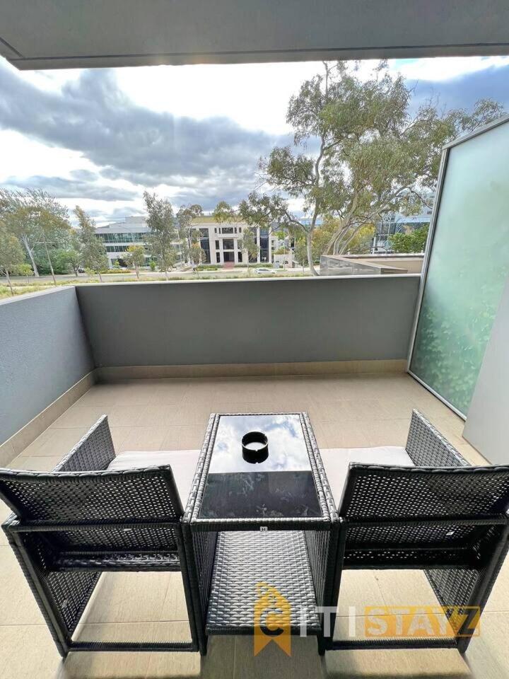 Apartment with Balcony photo 2