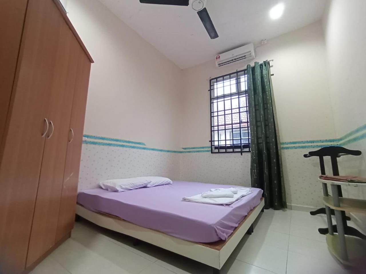 Three-Bedroom House photo 2