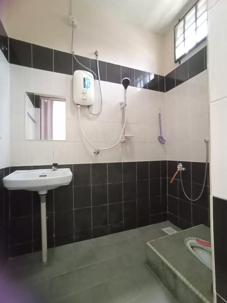 Three-Bedroom House photo 3