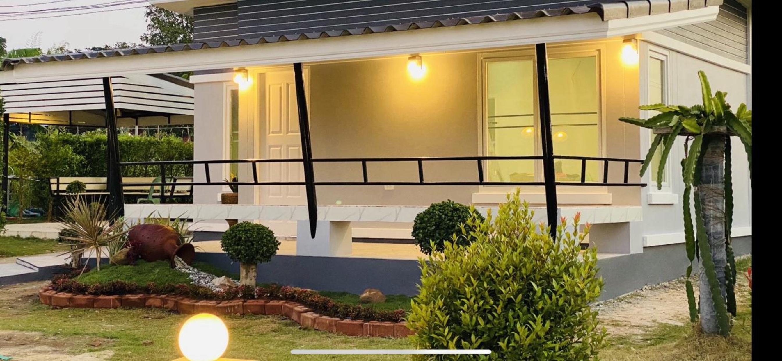 One-Bedroom Bungalow with Mountain View  - Photo 3