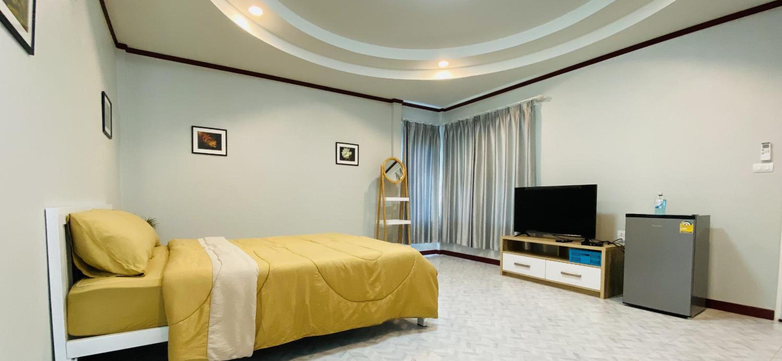 One-Bedroom Bungalow with Mountain View  - Photo 1