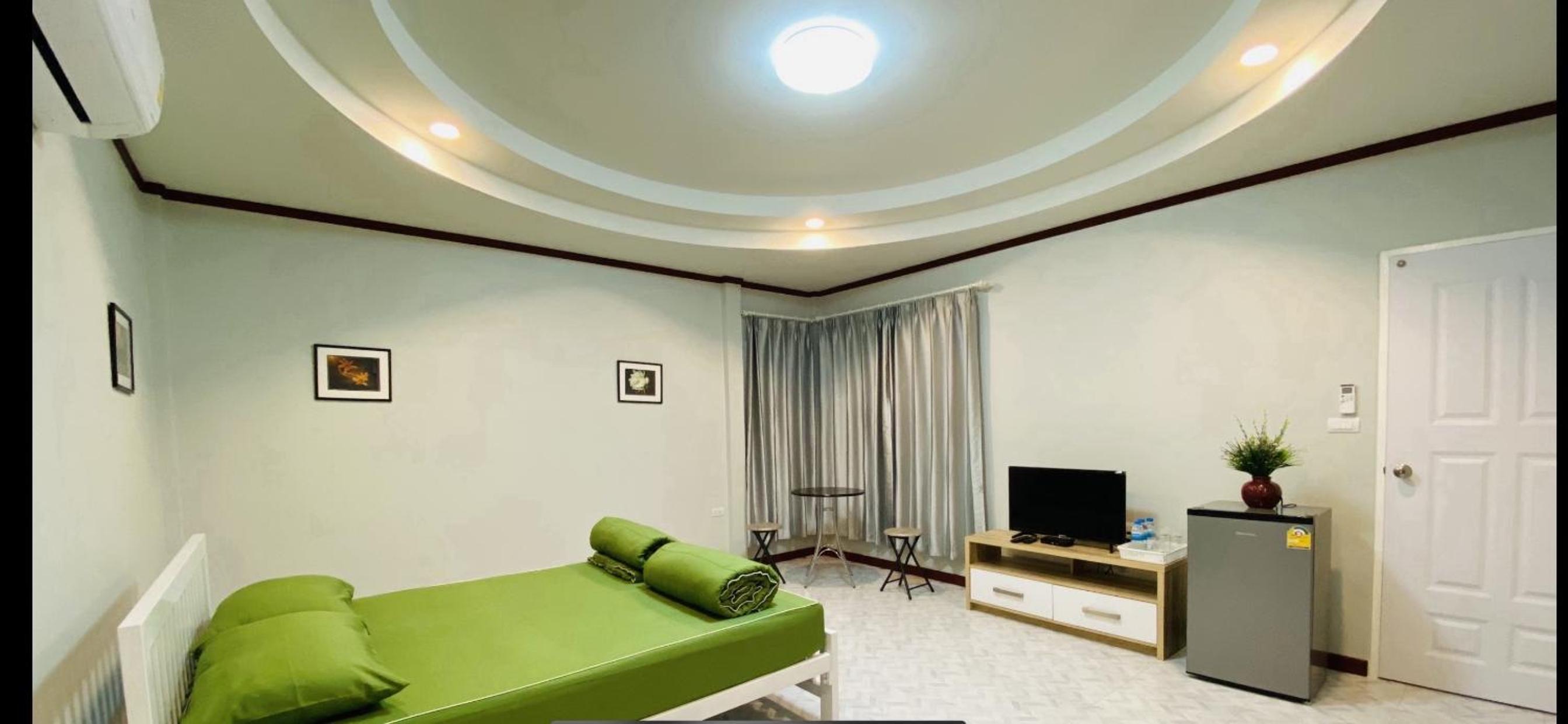 One-Bedroom Bungalow with Mountain View  - Photo 11