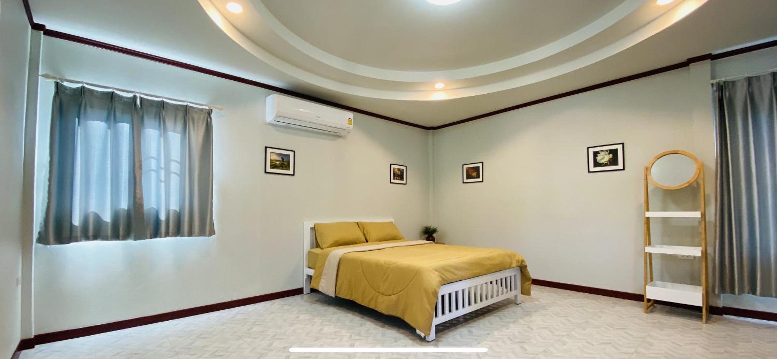 One-Bedroom Bungalow with Mountain View  - Photo 12