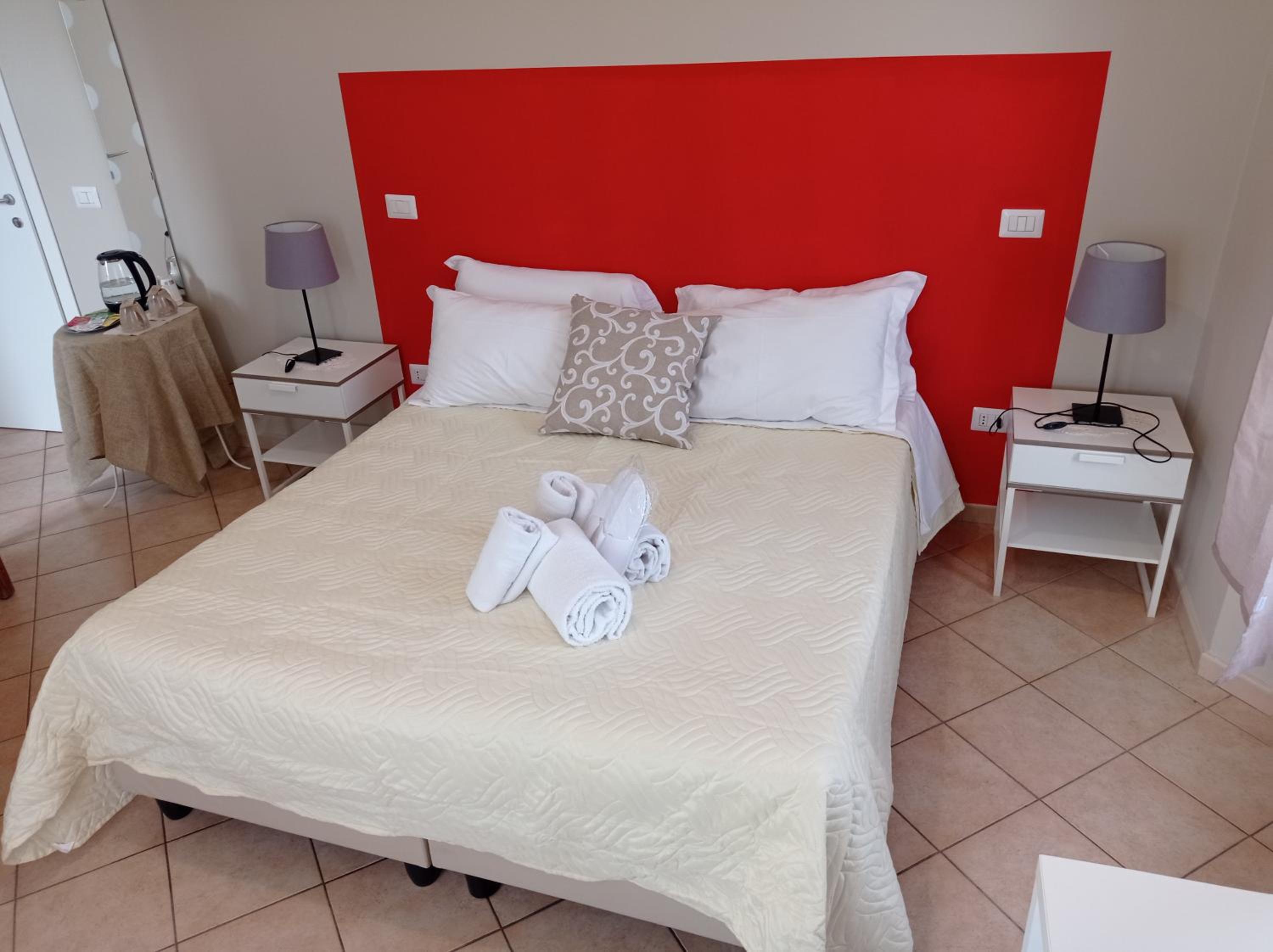 Double or Twin Room with Extra Bed - Photo 2