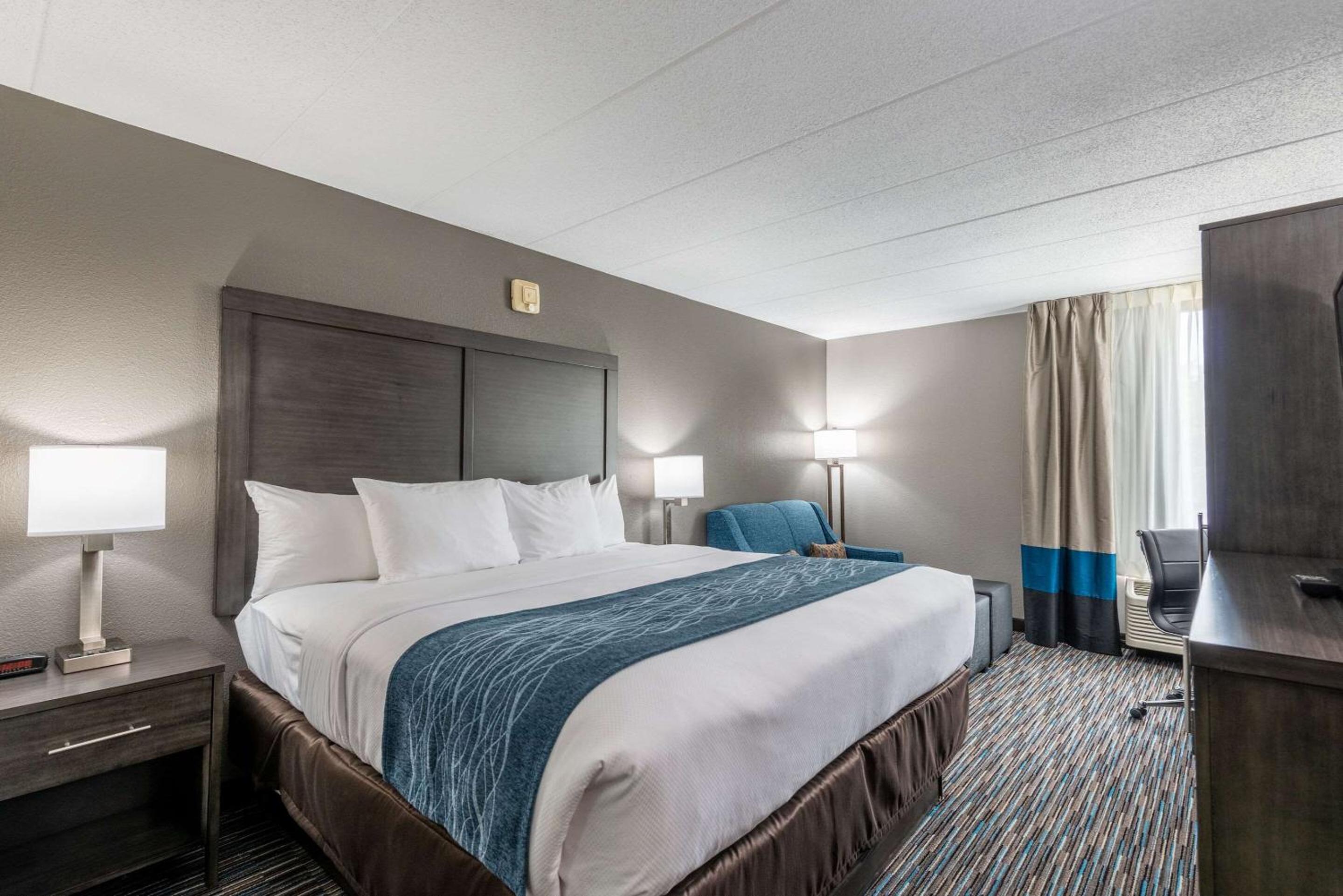 King Room - Accessible/Non-Smoking - Photo 2