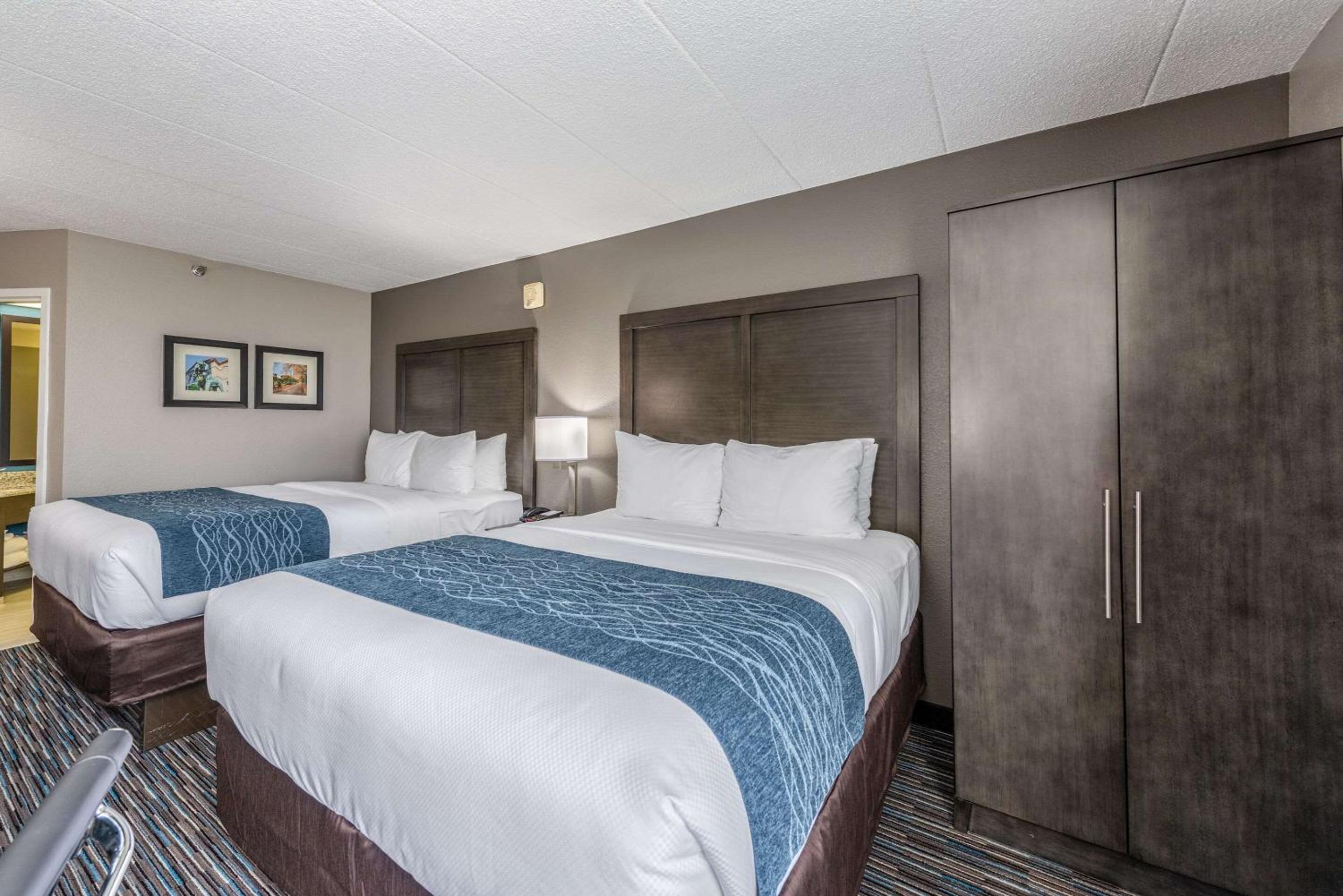 Queen Room with Two Queen Beds - Accessible/Non-Smoking  - Photo 2