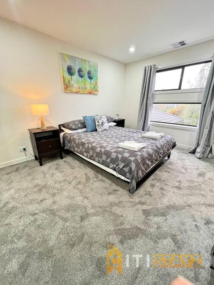 Three-Bedroom House photo 3