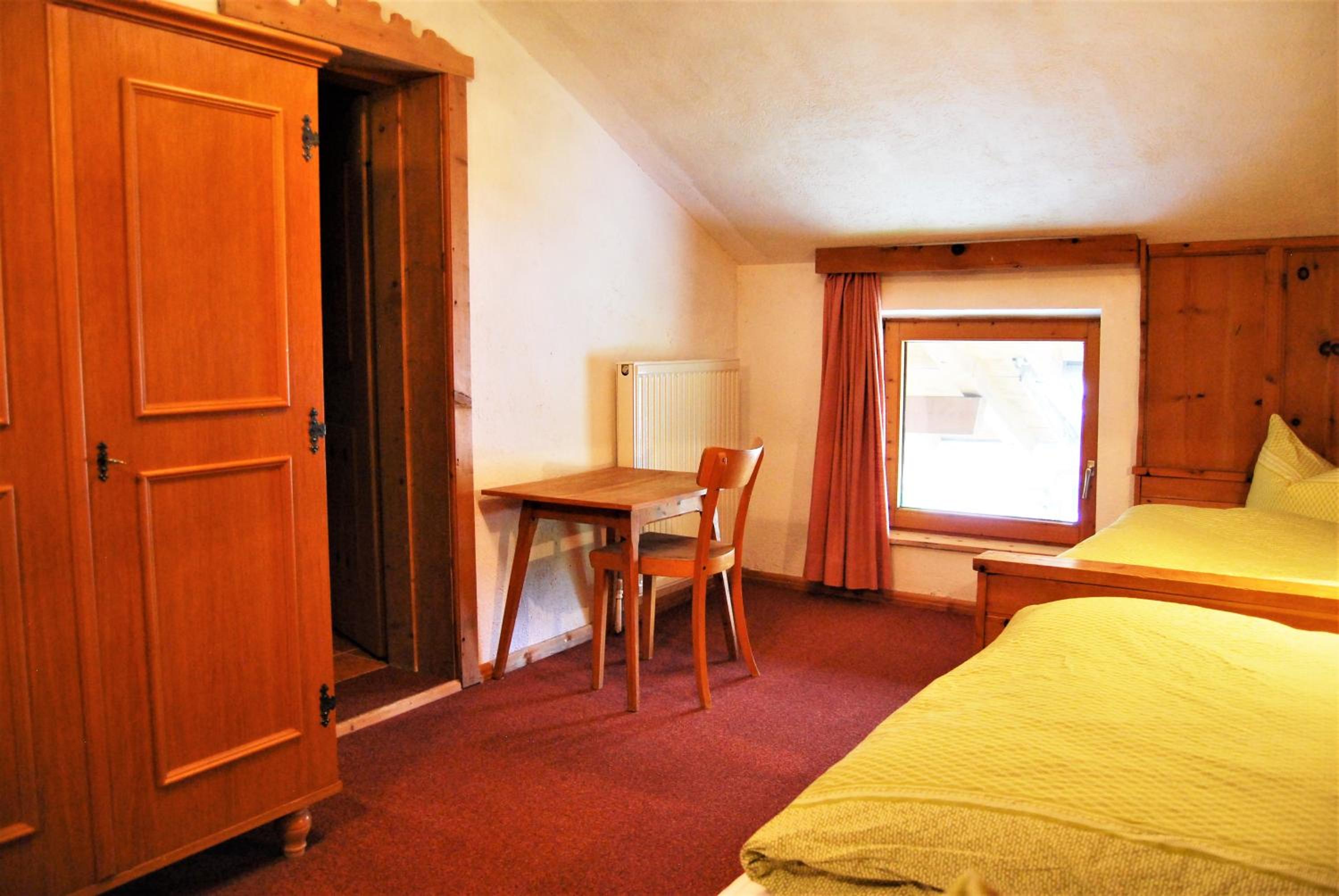 Budget Twin Room photo 2