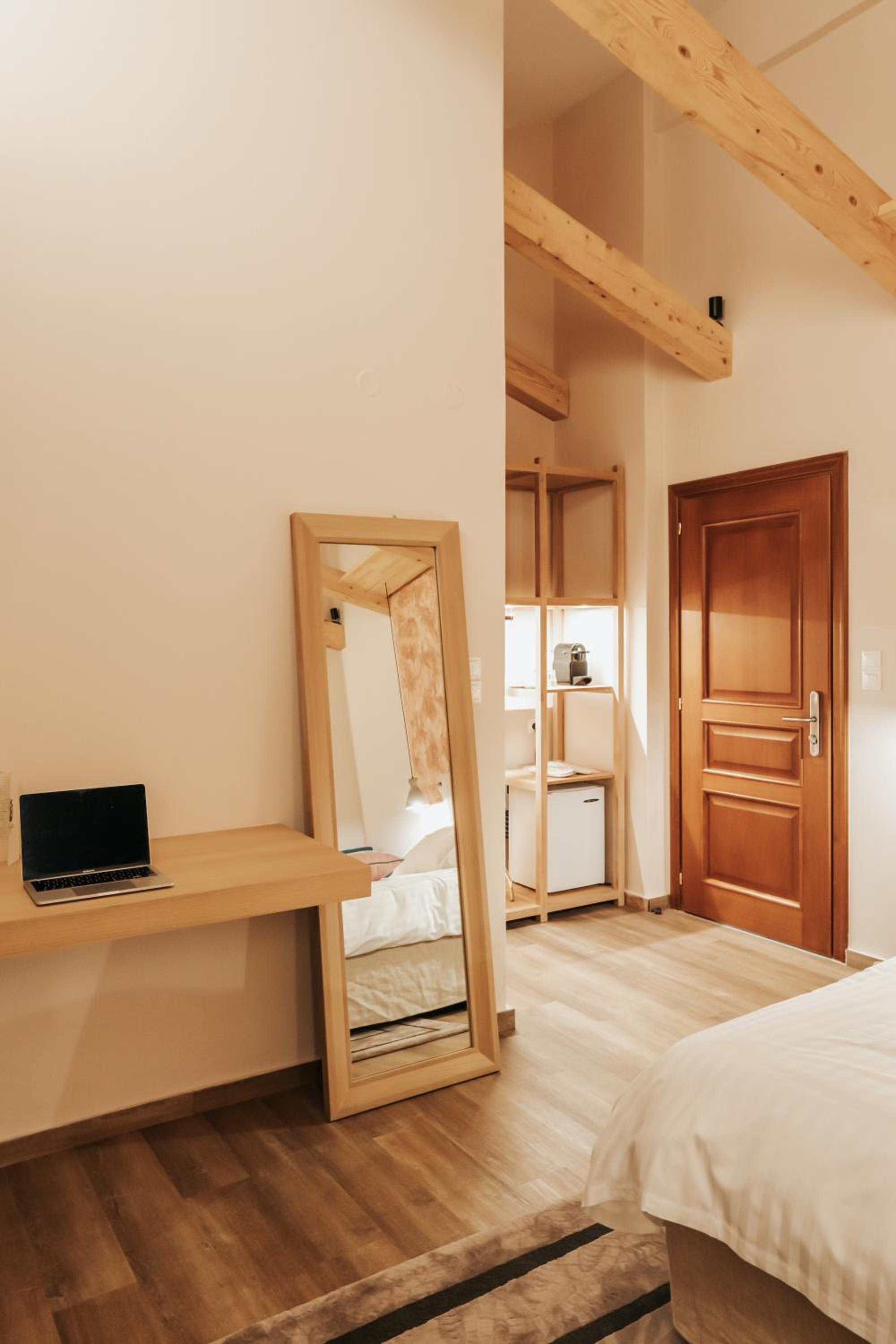 Deluxe Suite - Photo 16
