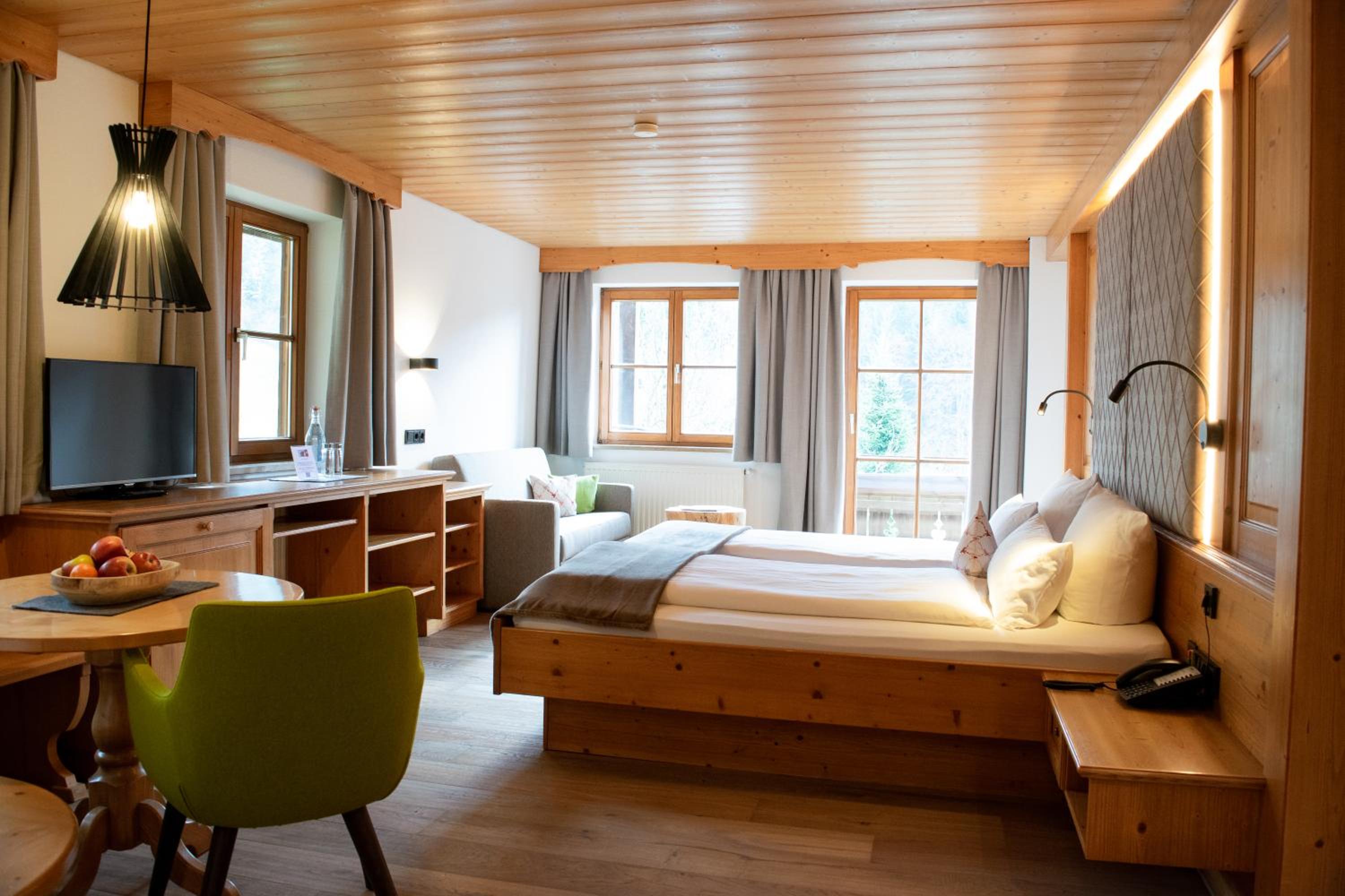 Deluxe Double Room with South Balcony and Mountain View - Photo 5