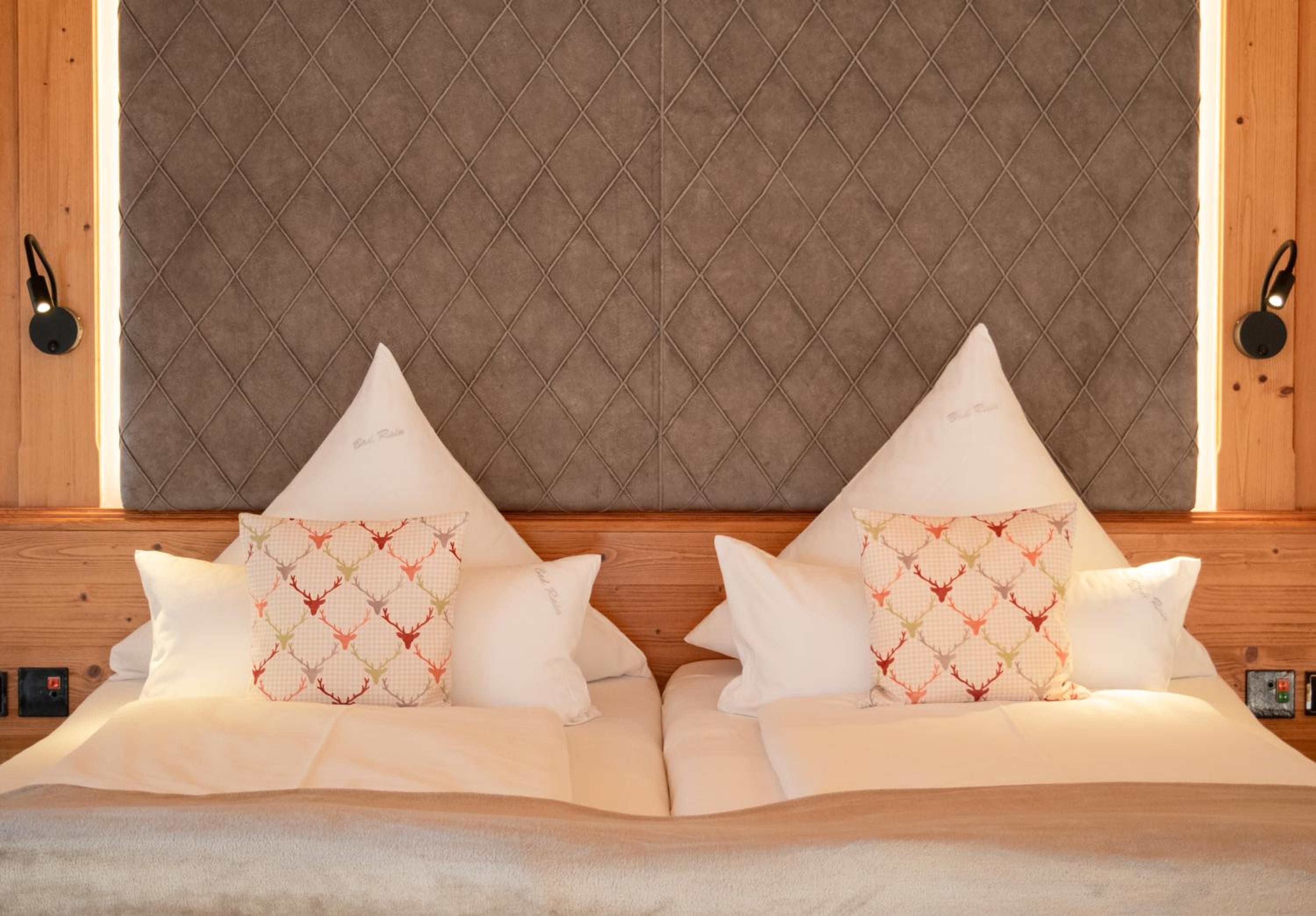 Deluxe Double Room with South Balcony and Mountain View - Photo 6