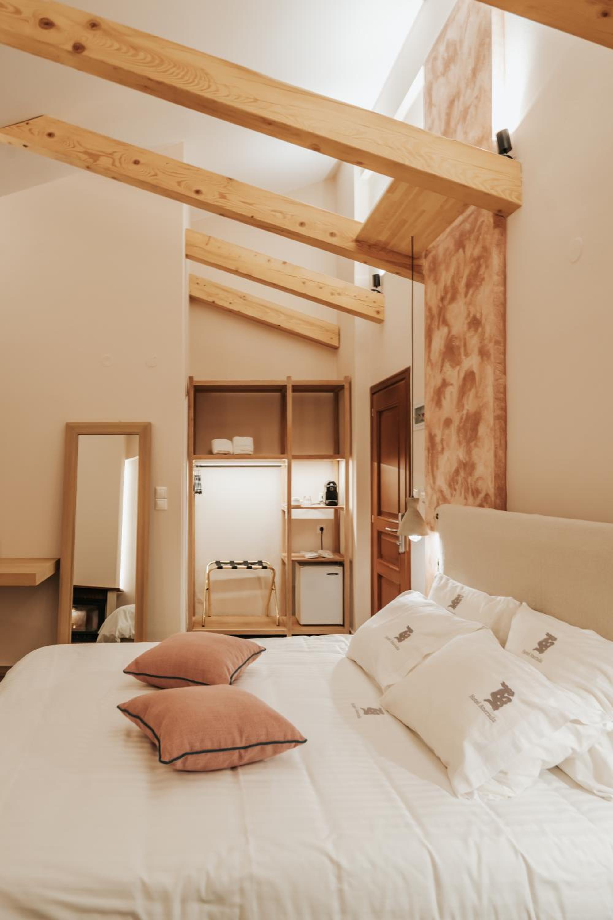 Deluxe Suite - Photo 8