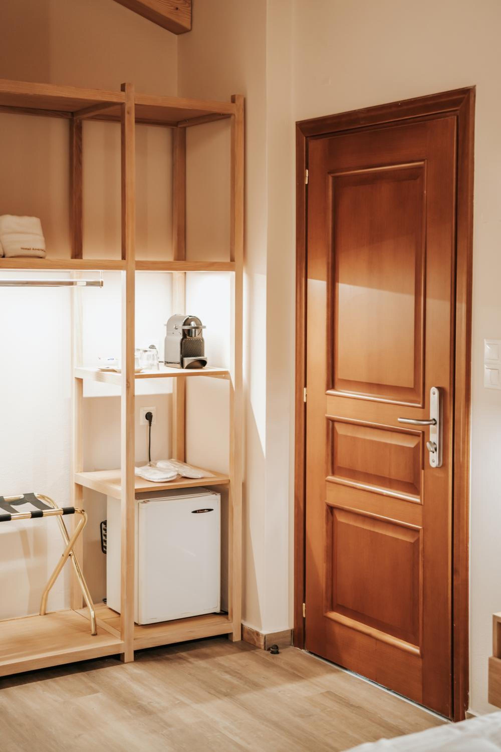Deluxe Suite - Photo 9