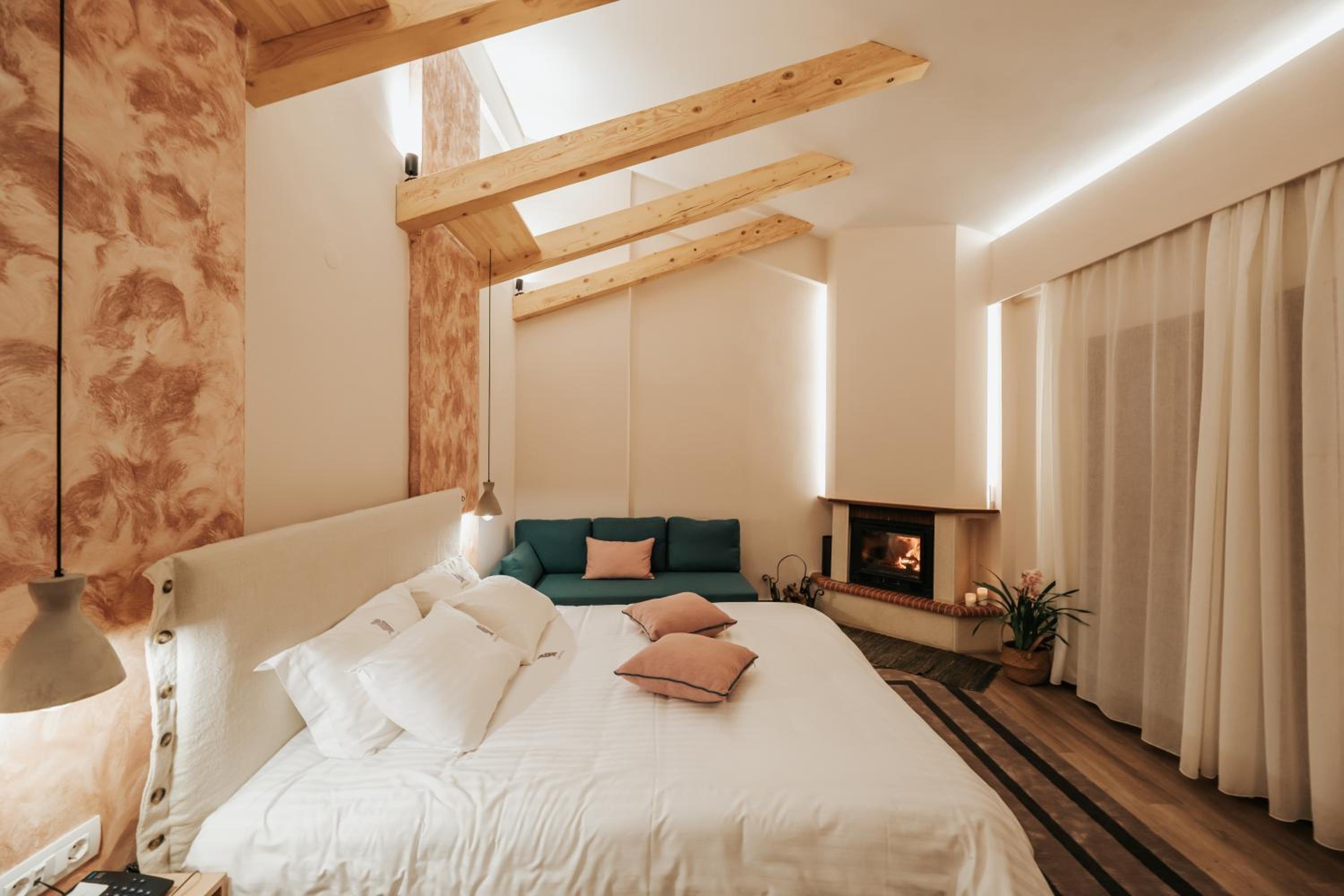 Deluxe Suite - Photo 18