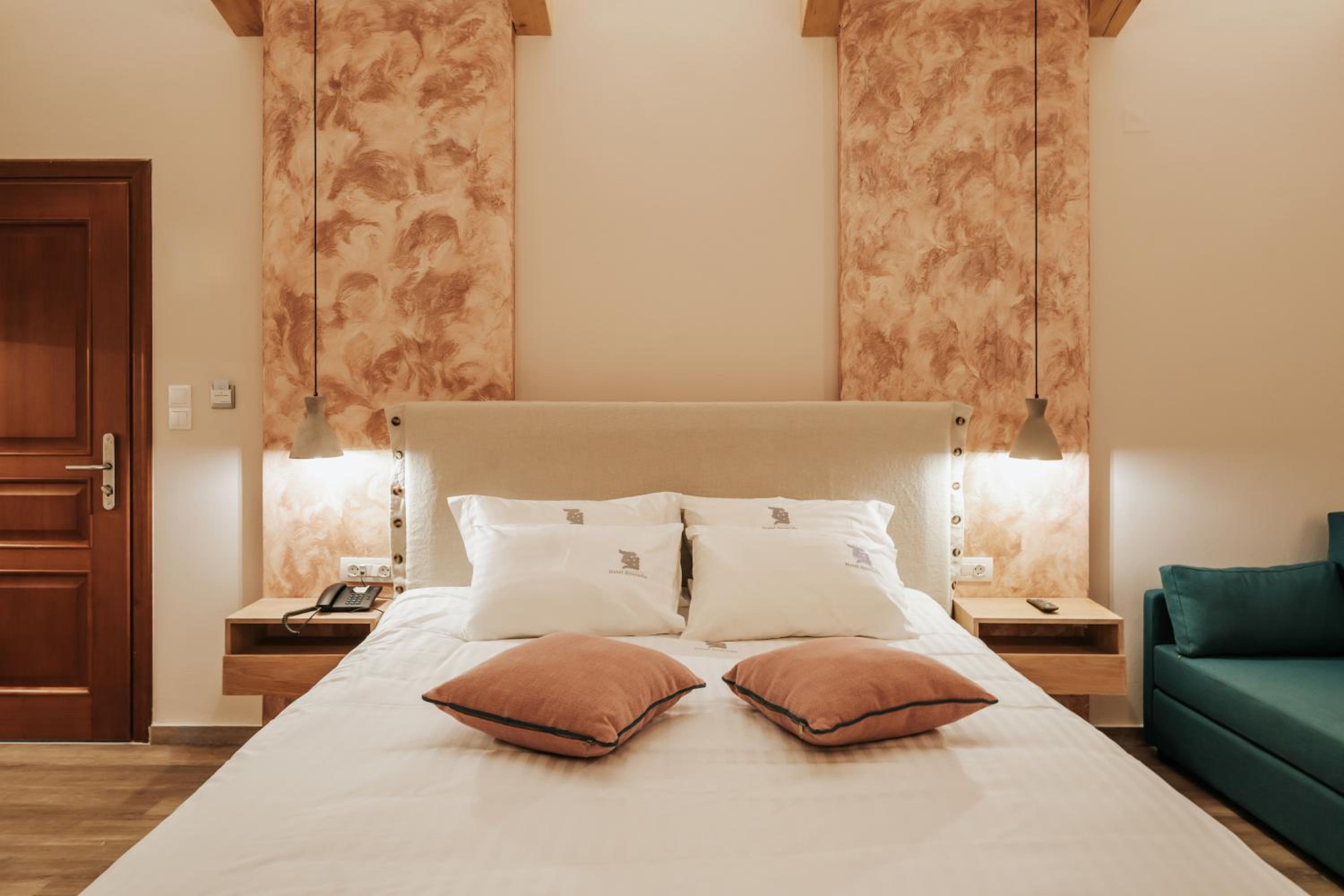 Deluxe Suite - Photo 1