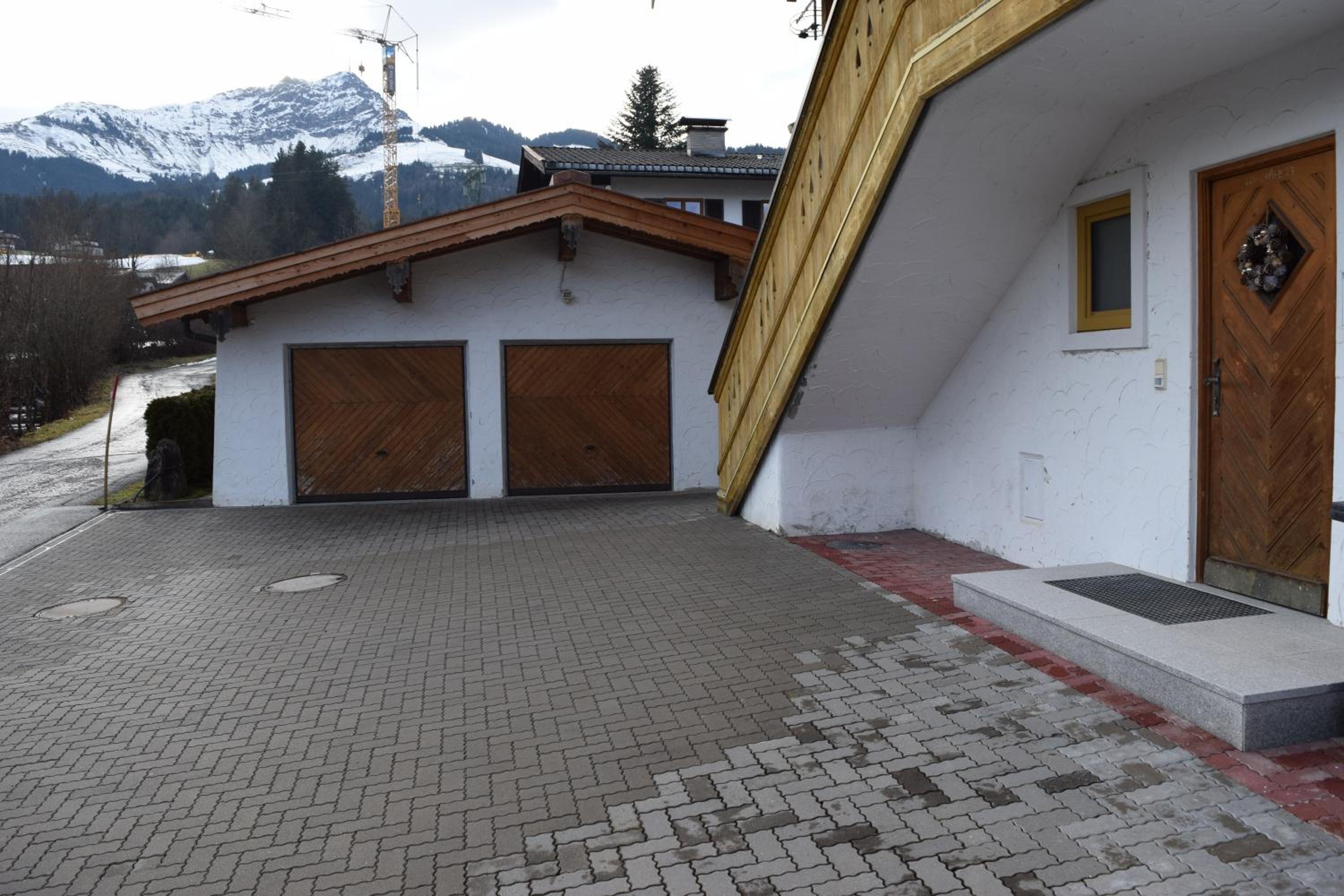 Apartment with Mountain View photo 2