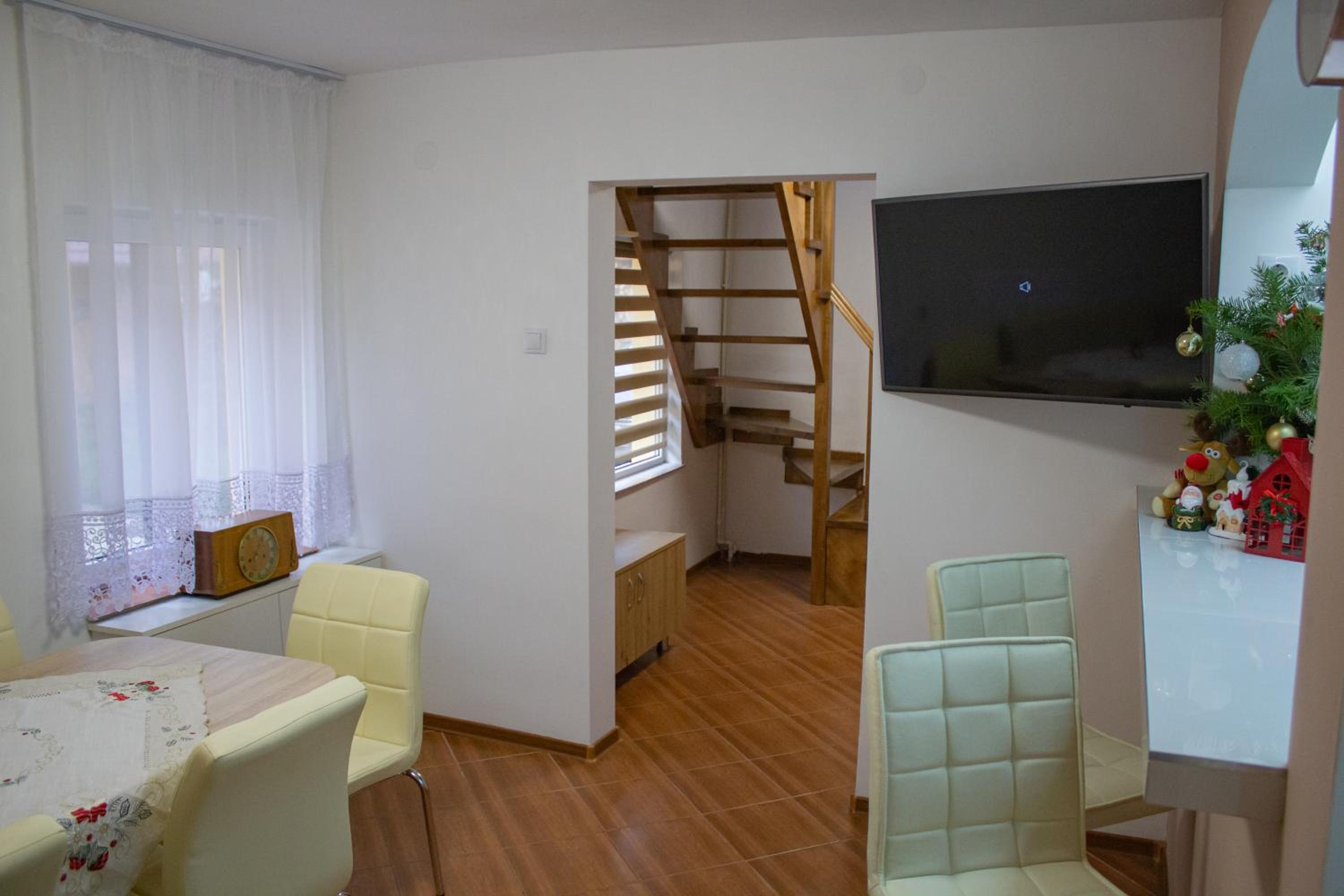 Three-Bedroom House photo 2