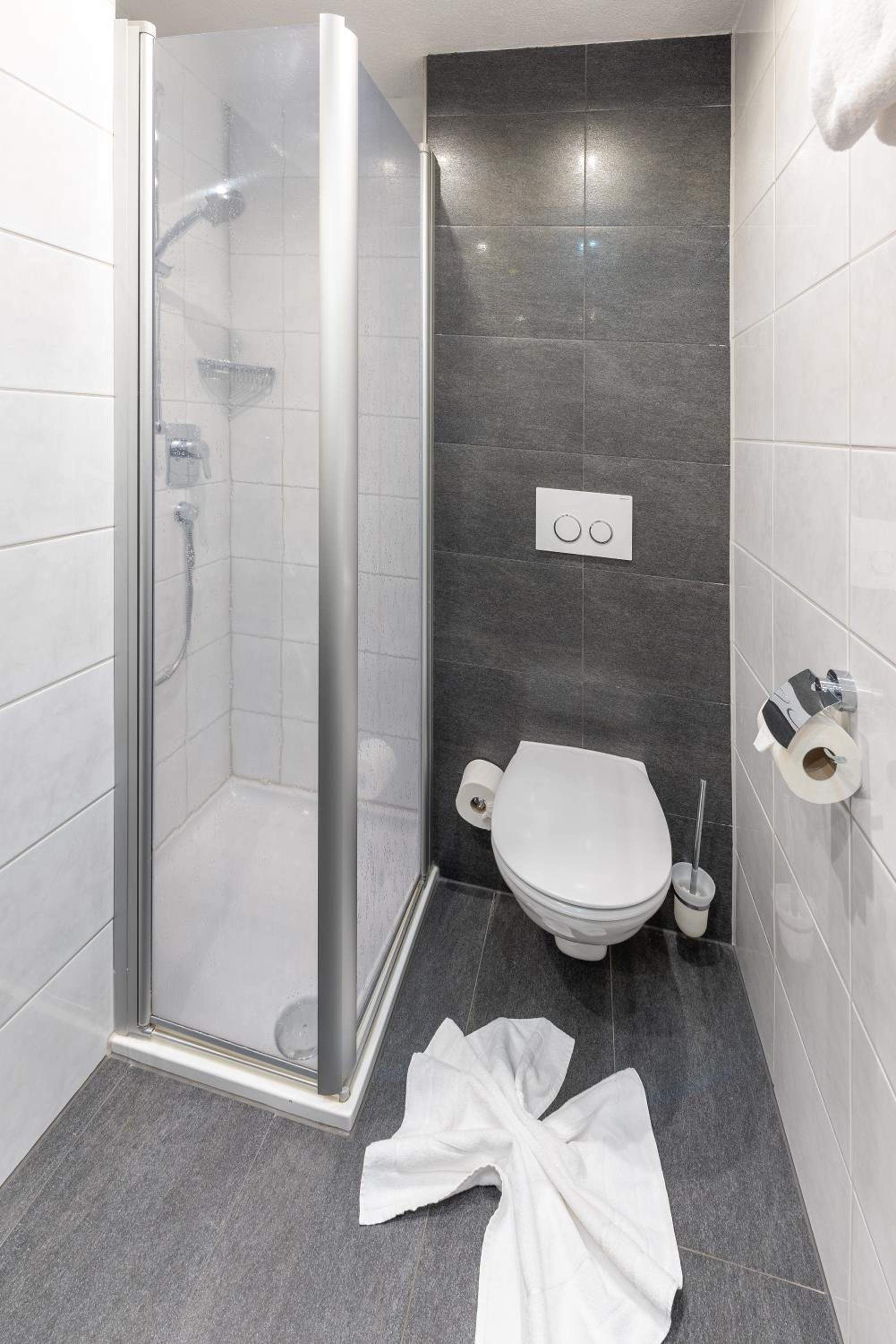 Budget Double Room photo 3