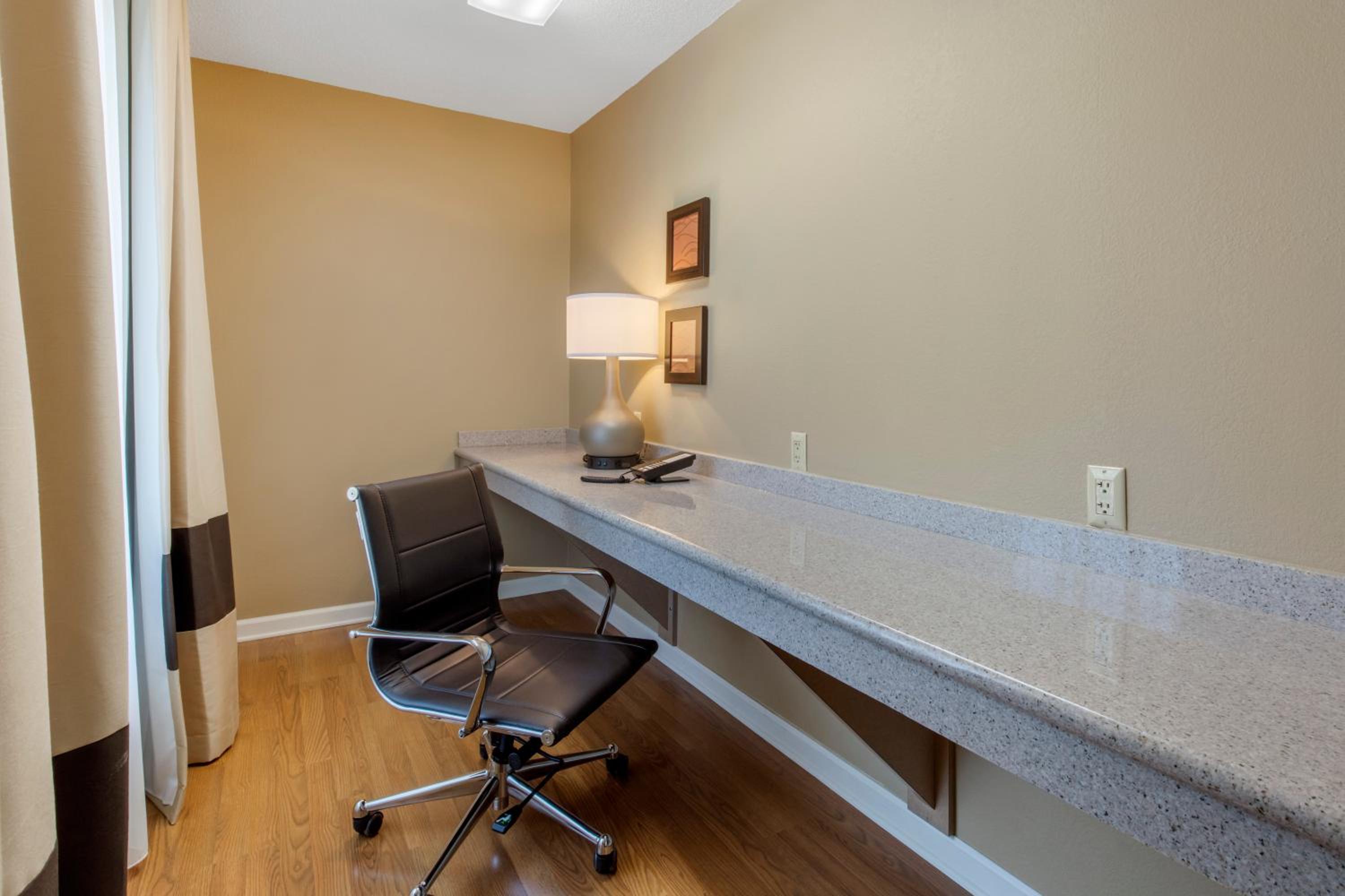Business King Suite - Non Smoking - Photo 1